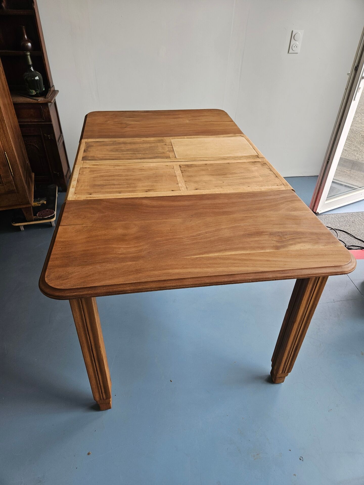 Table en bois aerogommée et restaurée