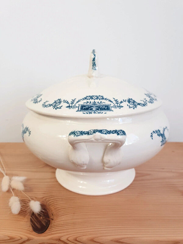 Large Longchamp ceramic tureen