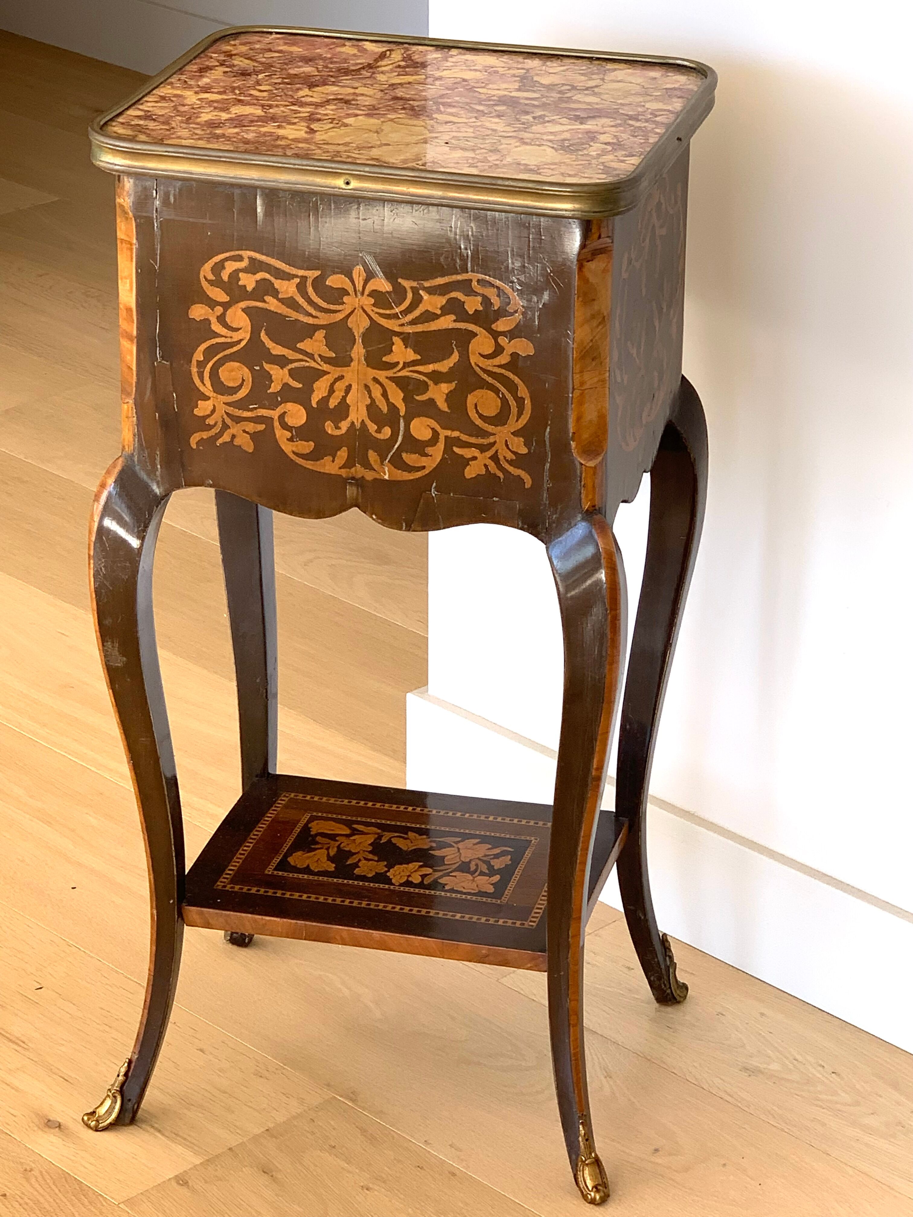 Chevet en marqueterie et marbre 18ème siècle