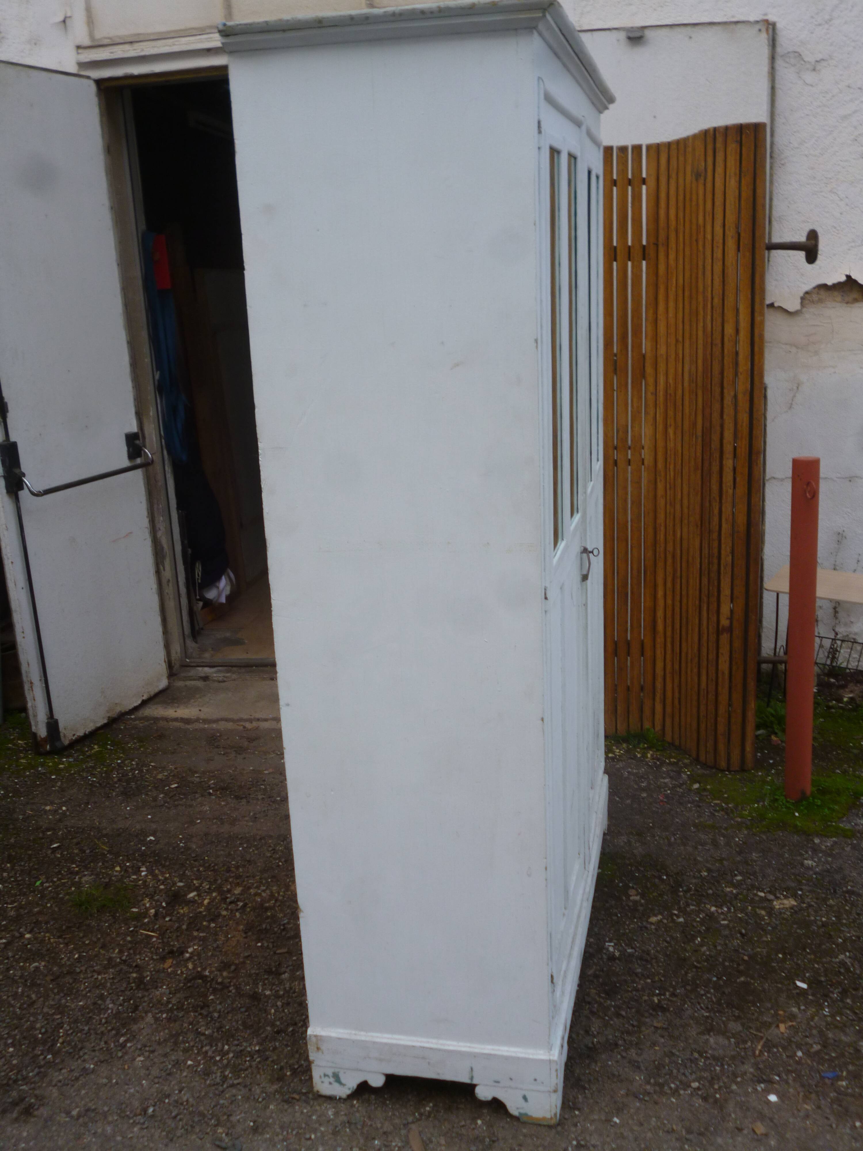 Vintage cabinet 2 doors antique patina