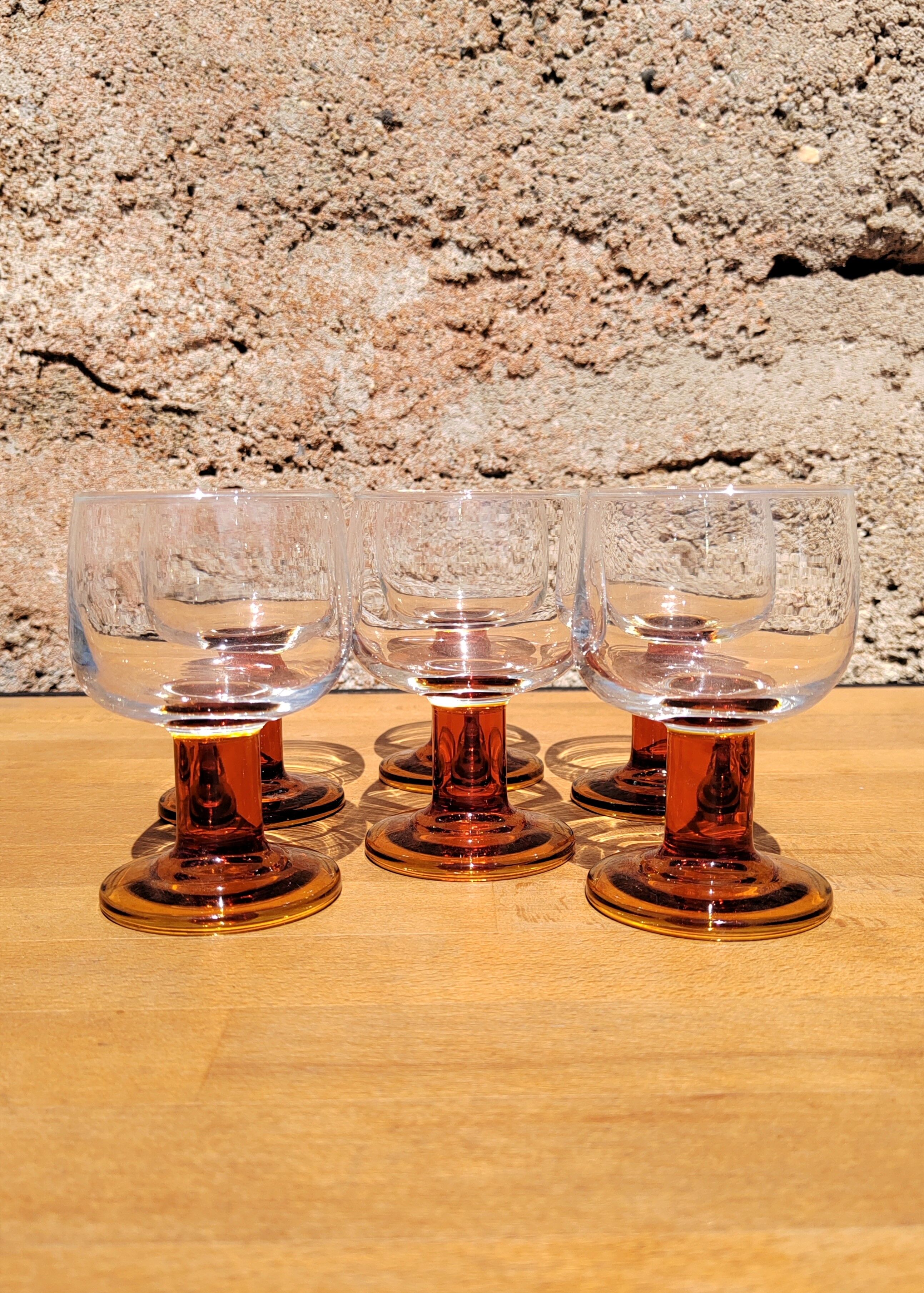Suite of 6 wine glasses 70s