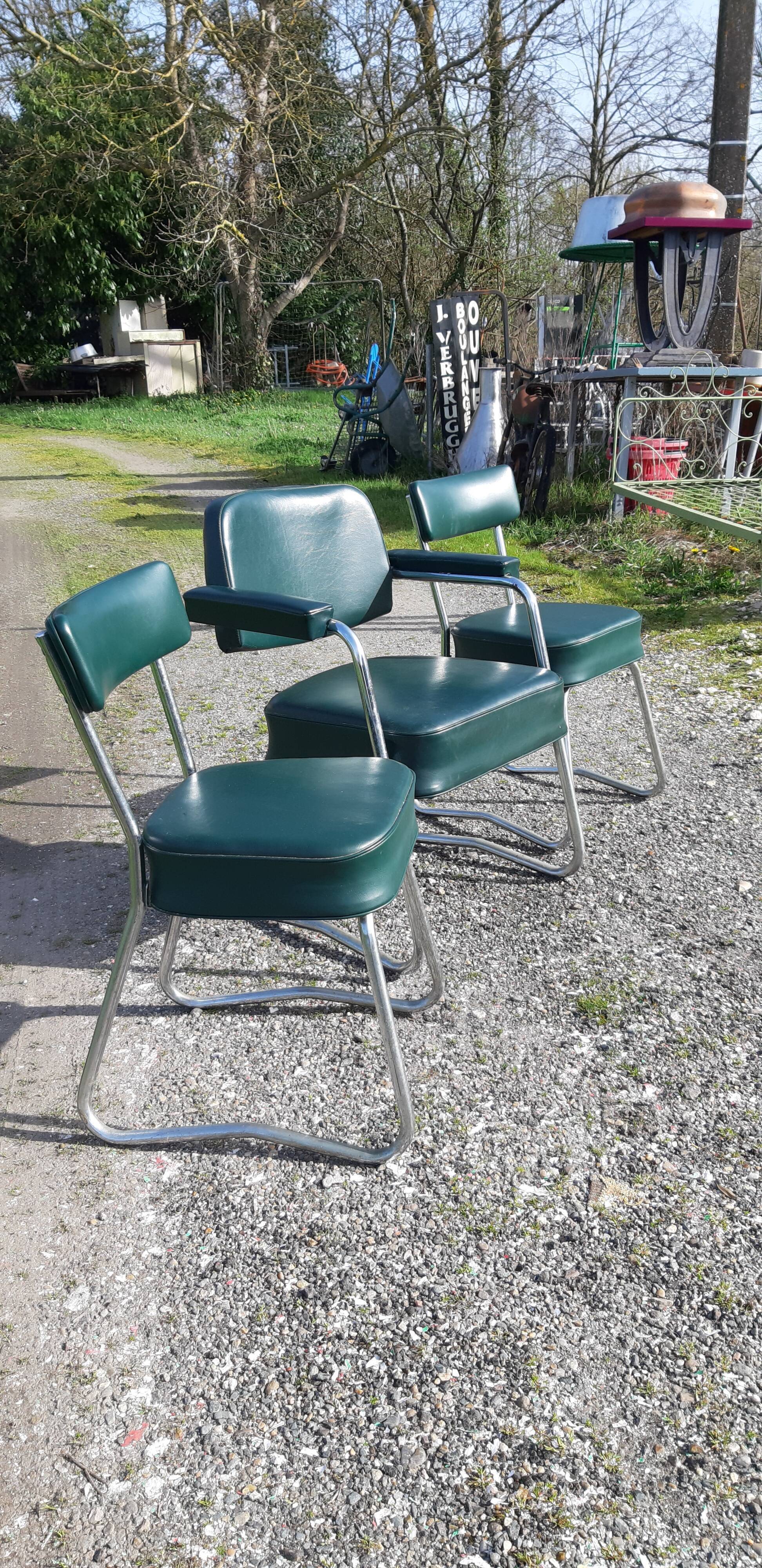 1 Chair and 2 Pullman Chairs
