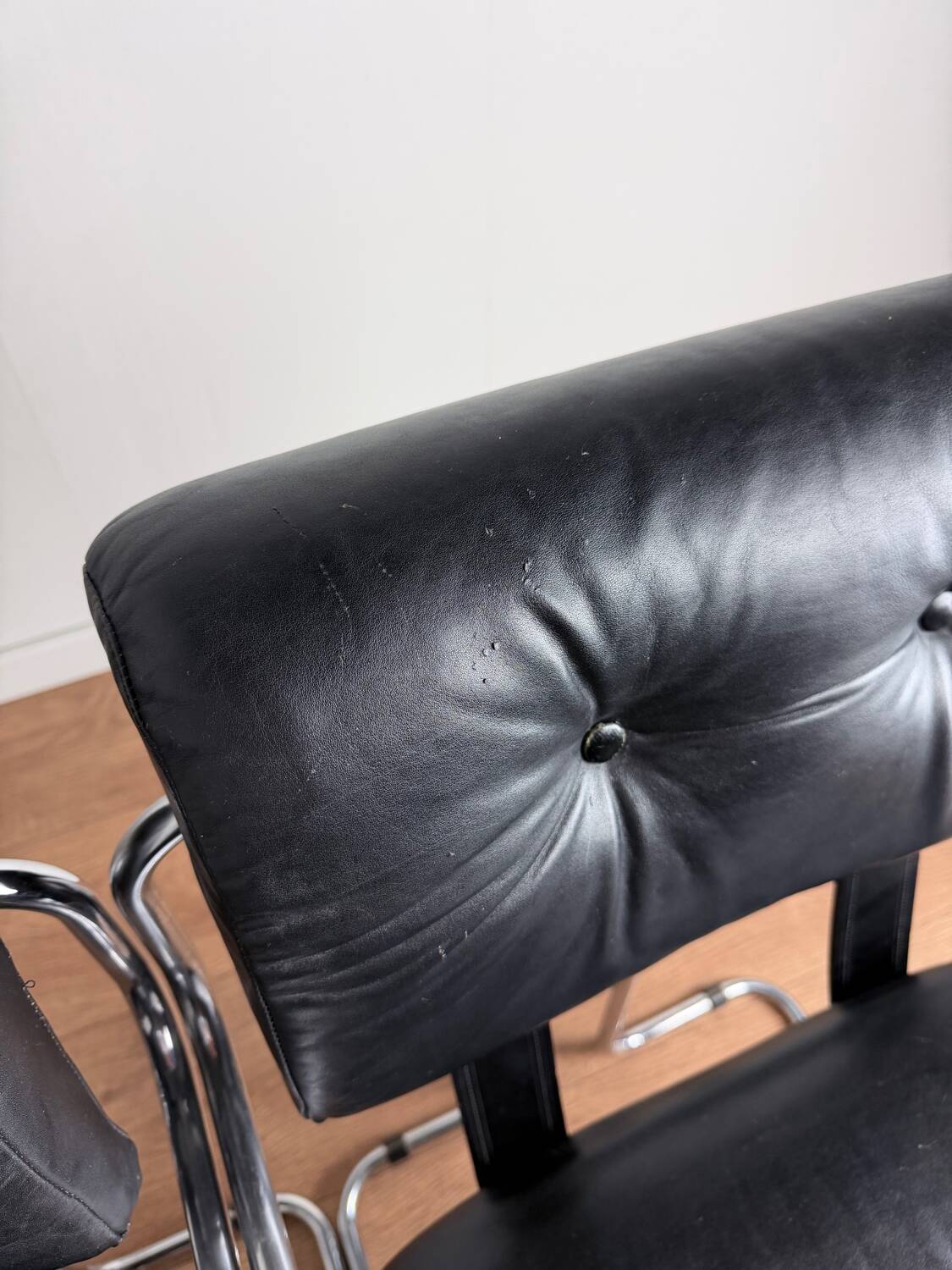 Pair of "Tucroma" armchairs – Guido Faleschini for iMariani – Italy