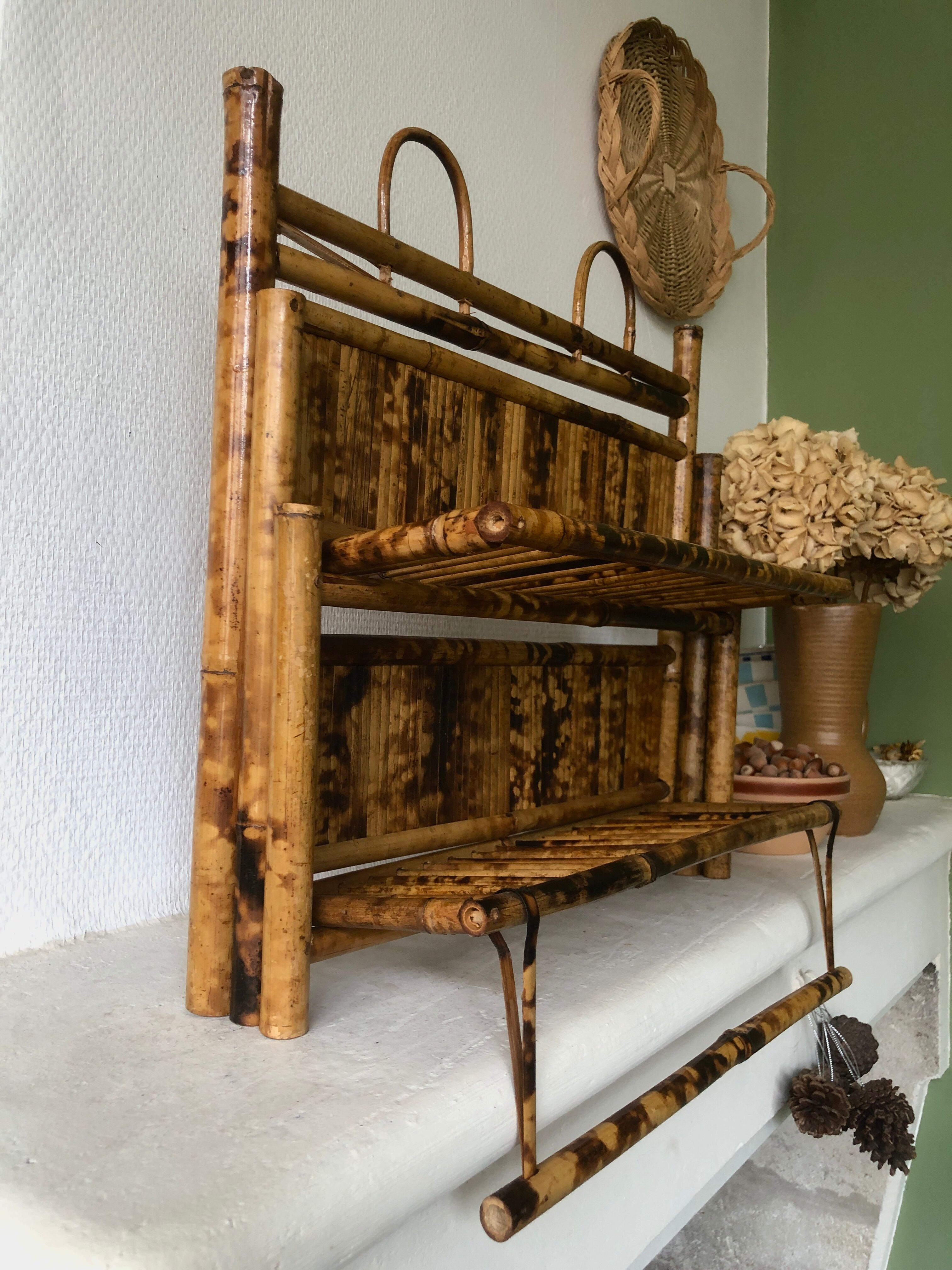 Shelf 2 speckled bamboo trays