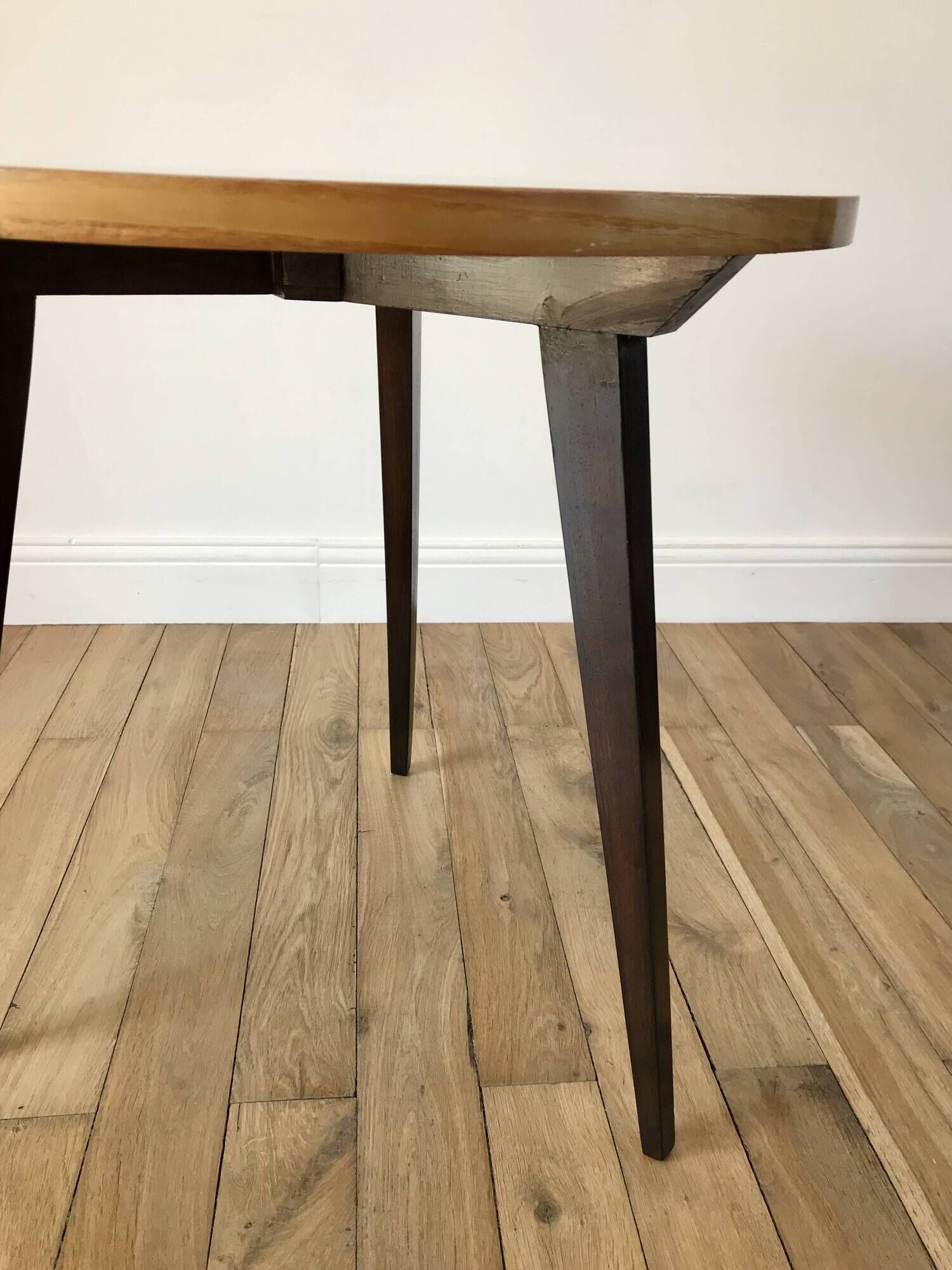Tripod coffee table in wood and two-tone marquetry Scandinavian design 50s-60s