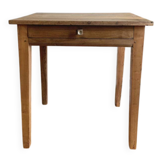 Petite table d'appoint en châtaignier massif