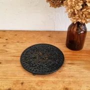 Black cast iron trivet in a chic country style.
