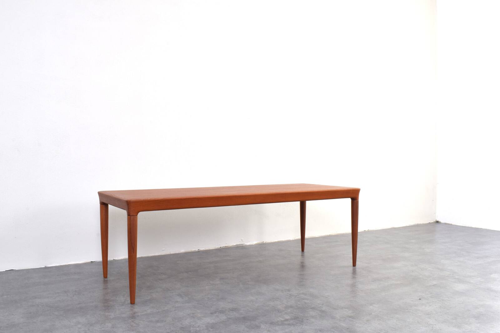 Table basse en teck danois du milieu du siècle par Johannes Andersen pour CFC Silkeborg