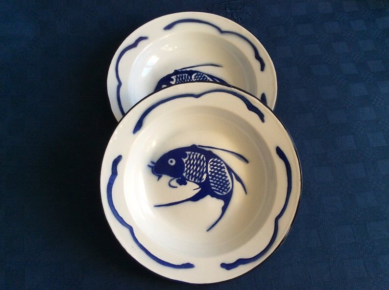 Set of 2 hollow plates enamelled white vintage basins