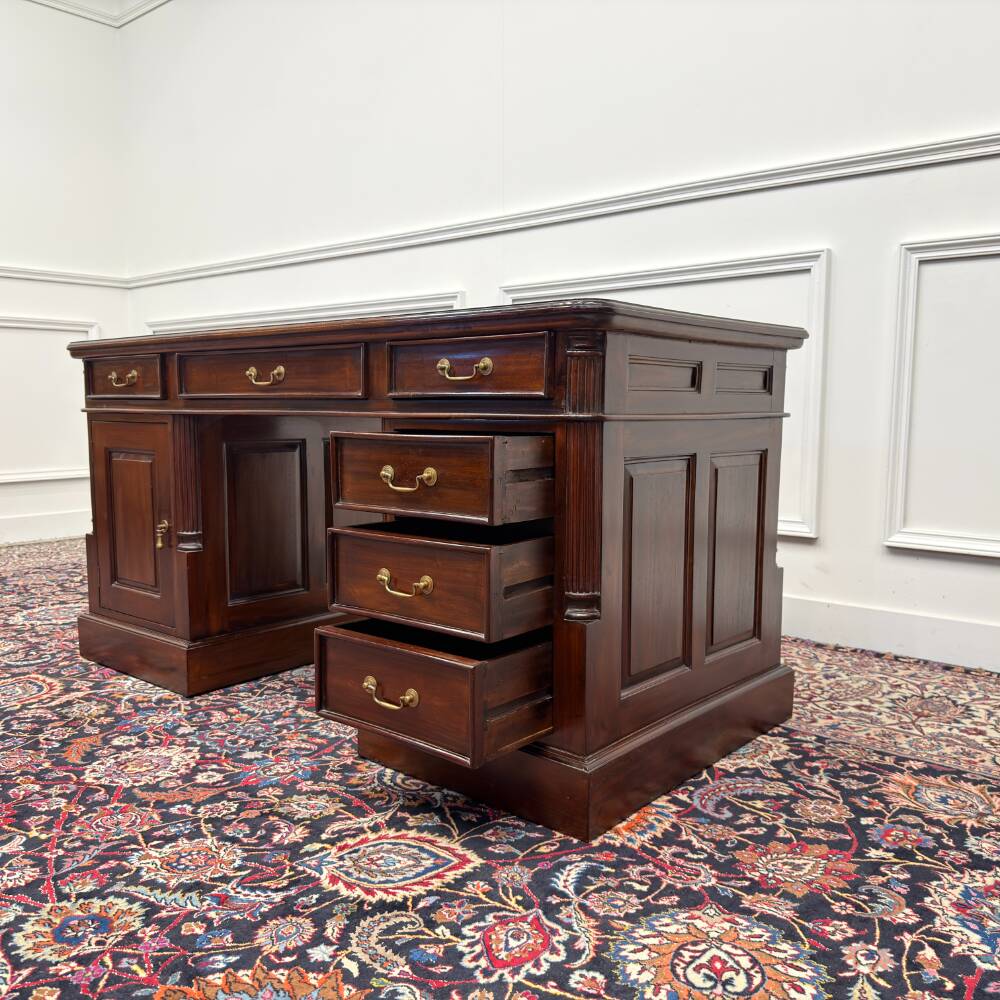 Bureau classique anglais avec cuir vert