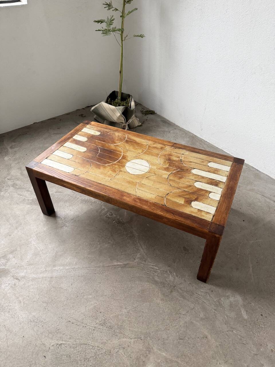 Dyem ceramic coffee table