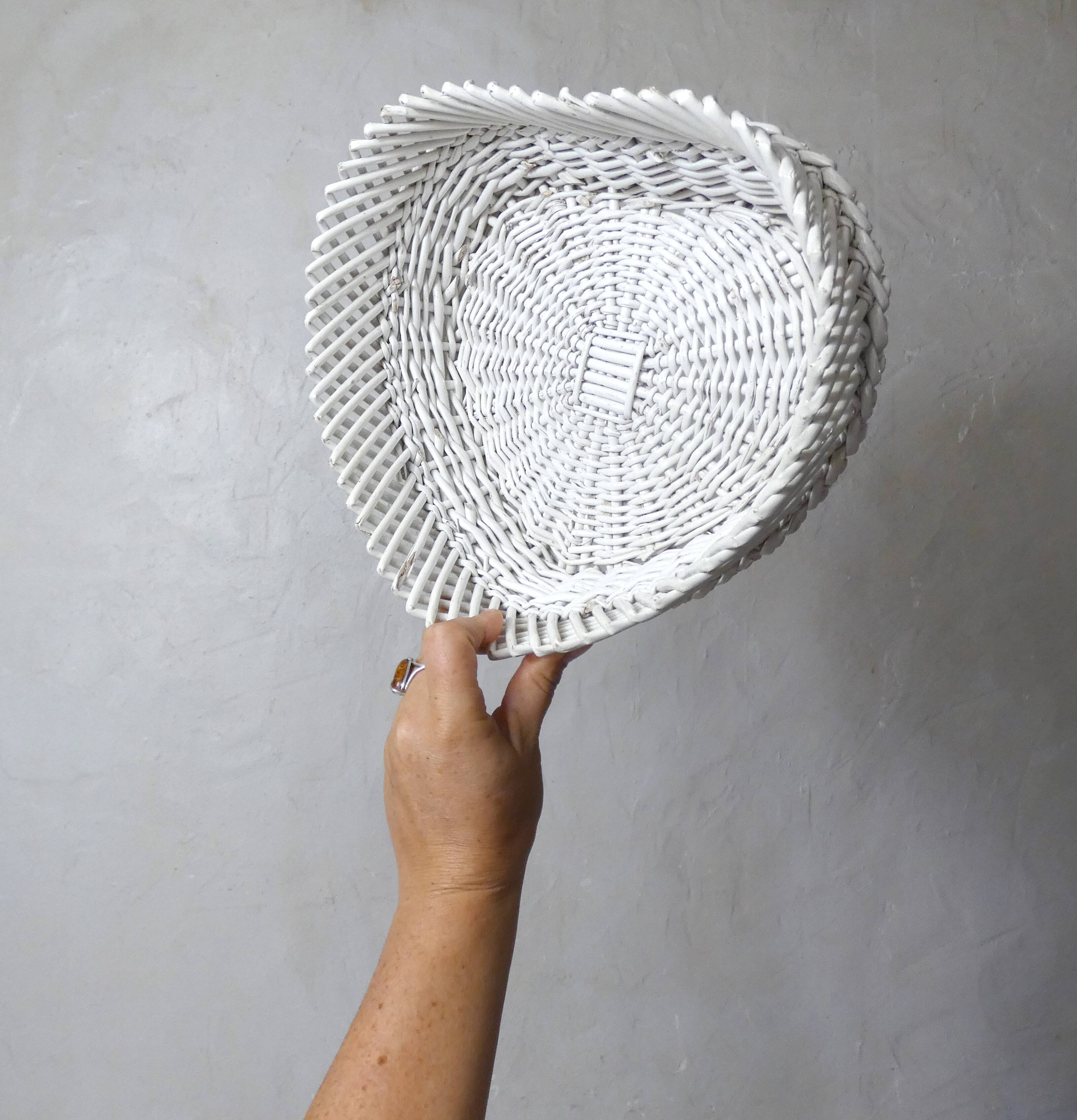 Vintage heart-shaped rattan empty pocket