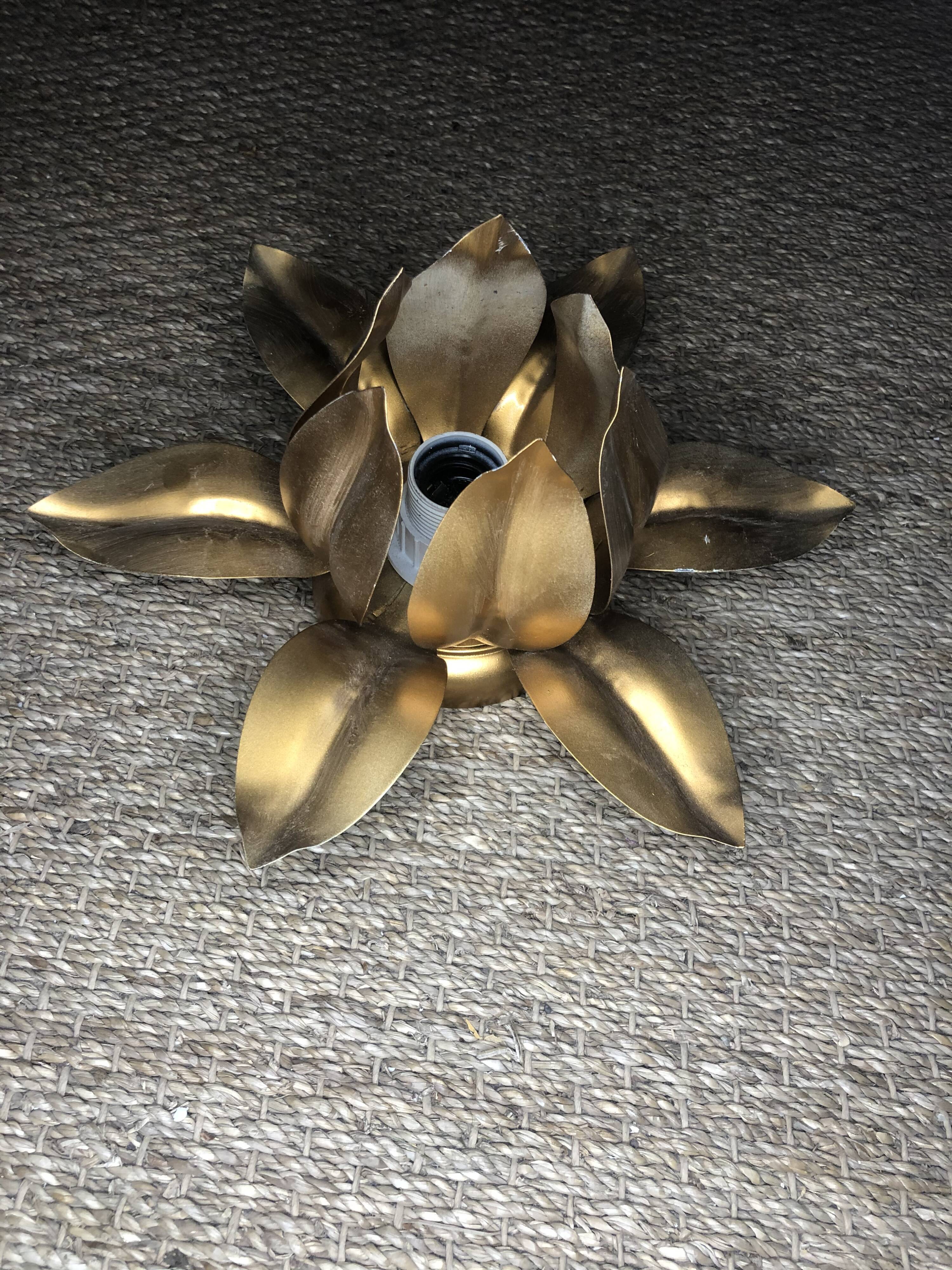 Vintage flower golden metal sconce