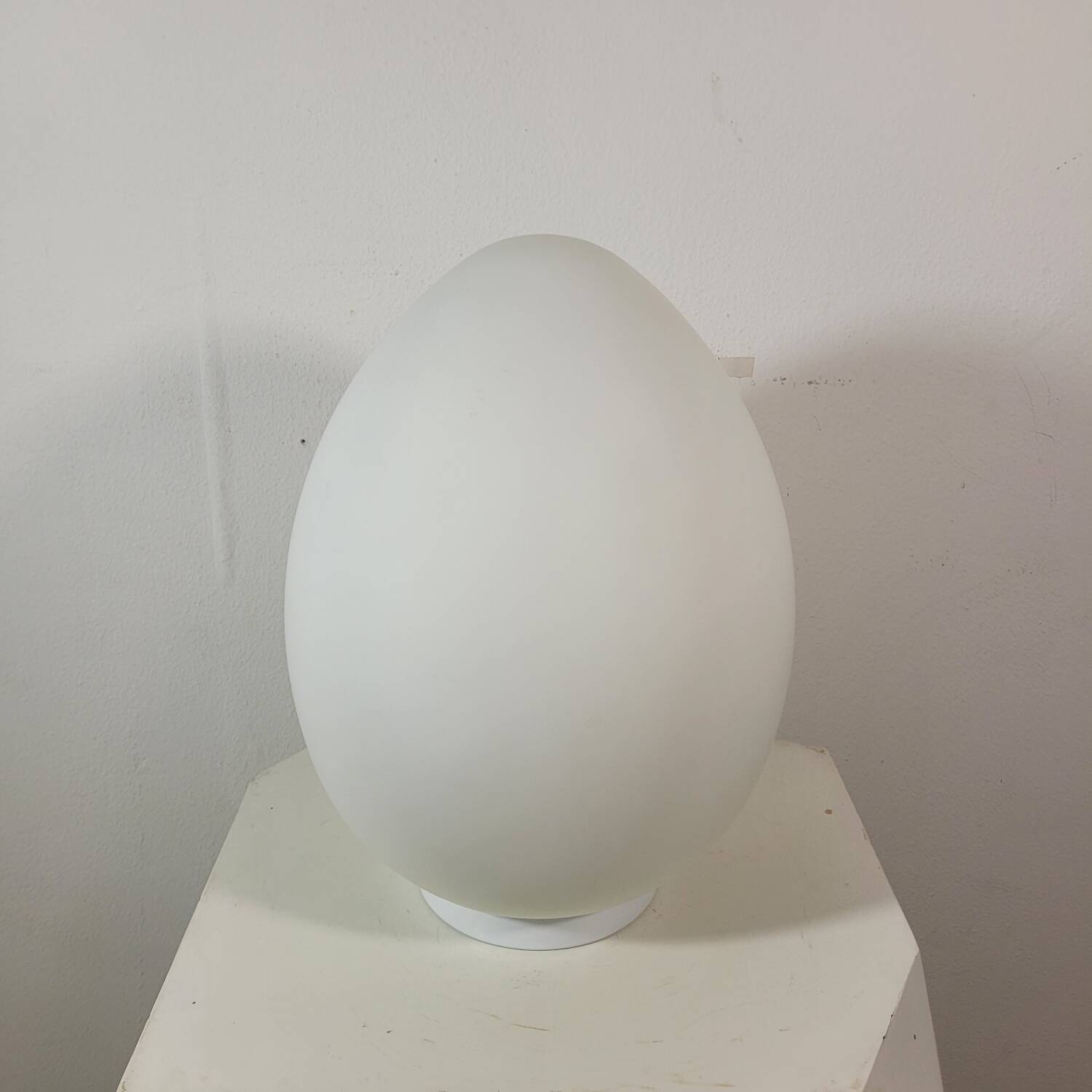 Vintage Vianne egg lamp in opaline 1970s