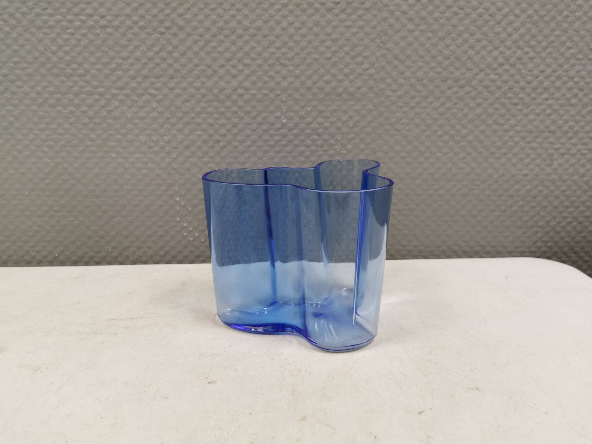 Stylish Alvar Aalto vase, Finland, estimated to be 1980-90s