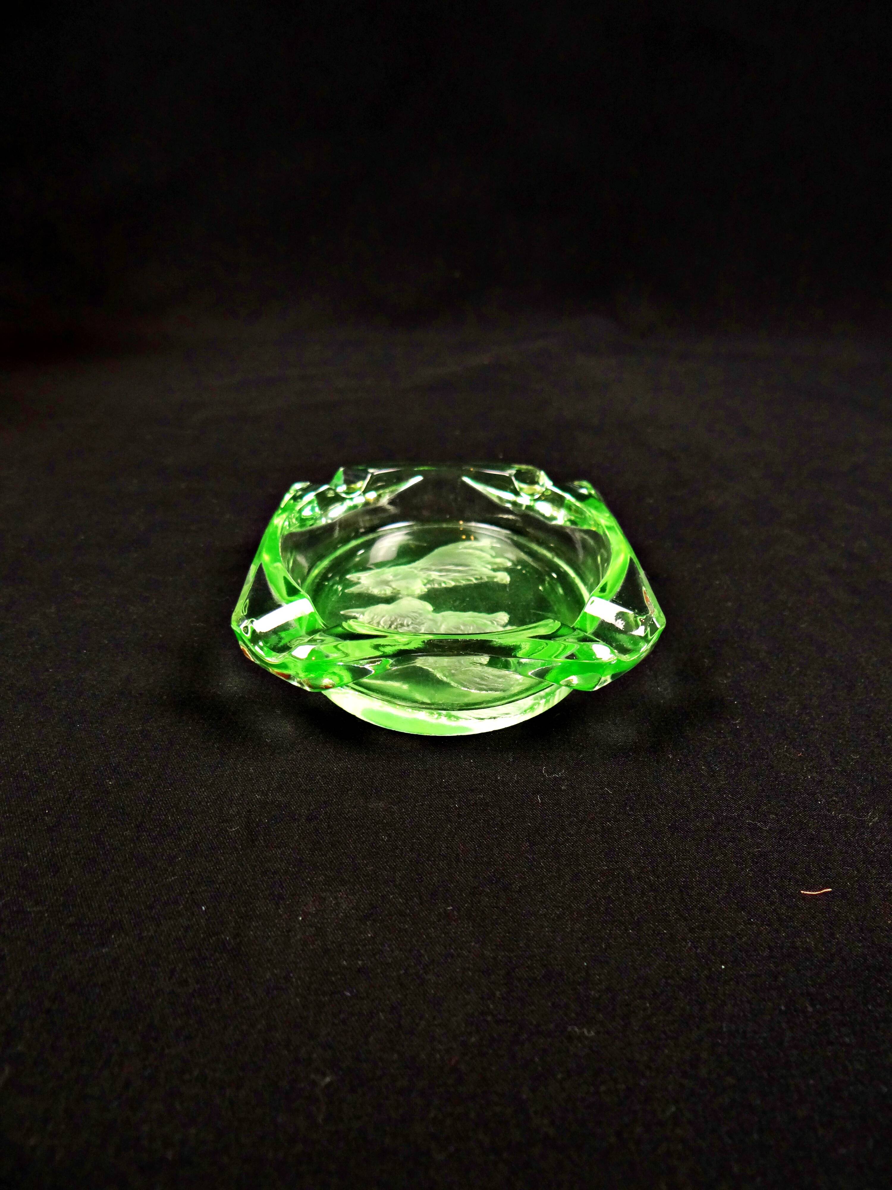 Cendrier style Art Déco en ouraline en verre gravé chiens Scottish Terrier