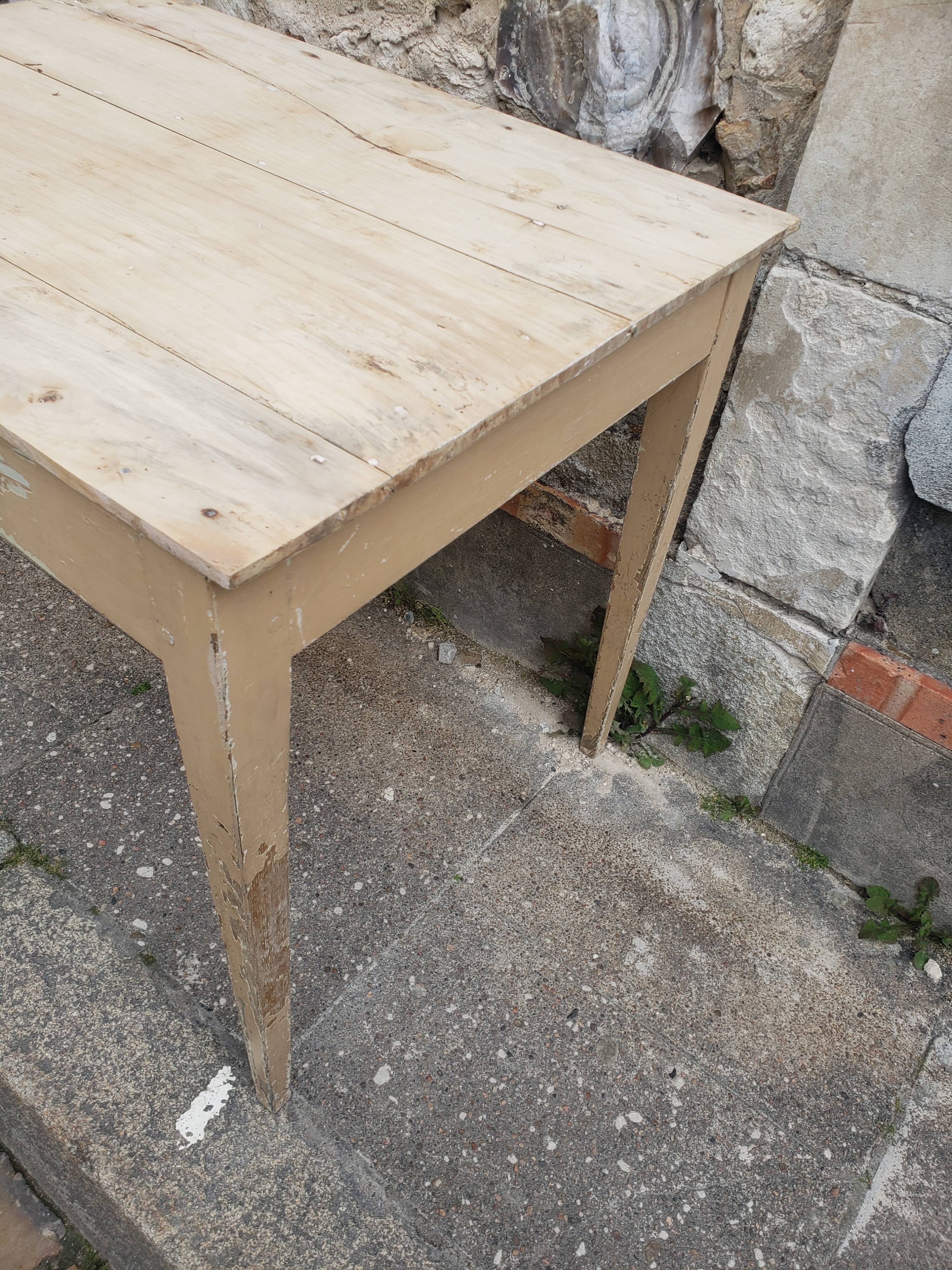 Table de ferme à tiroir