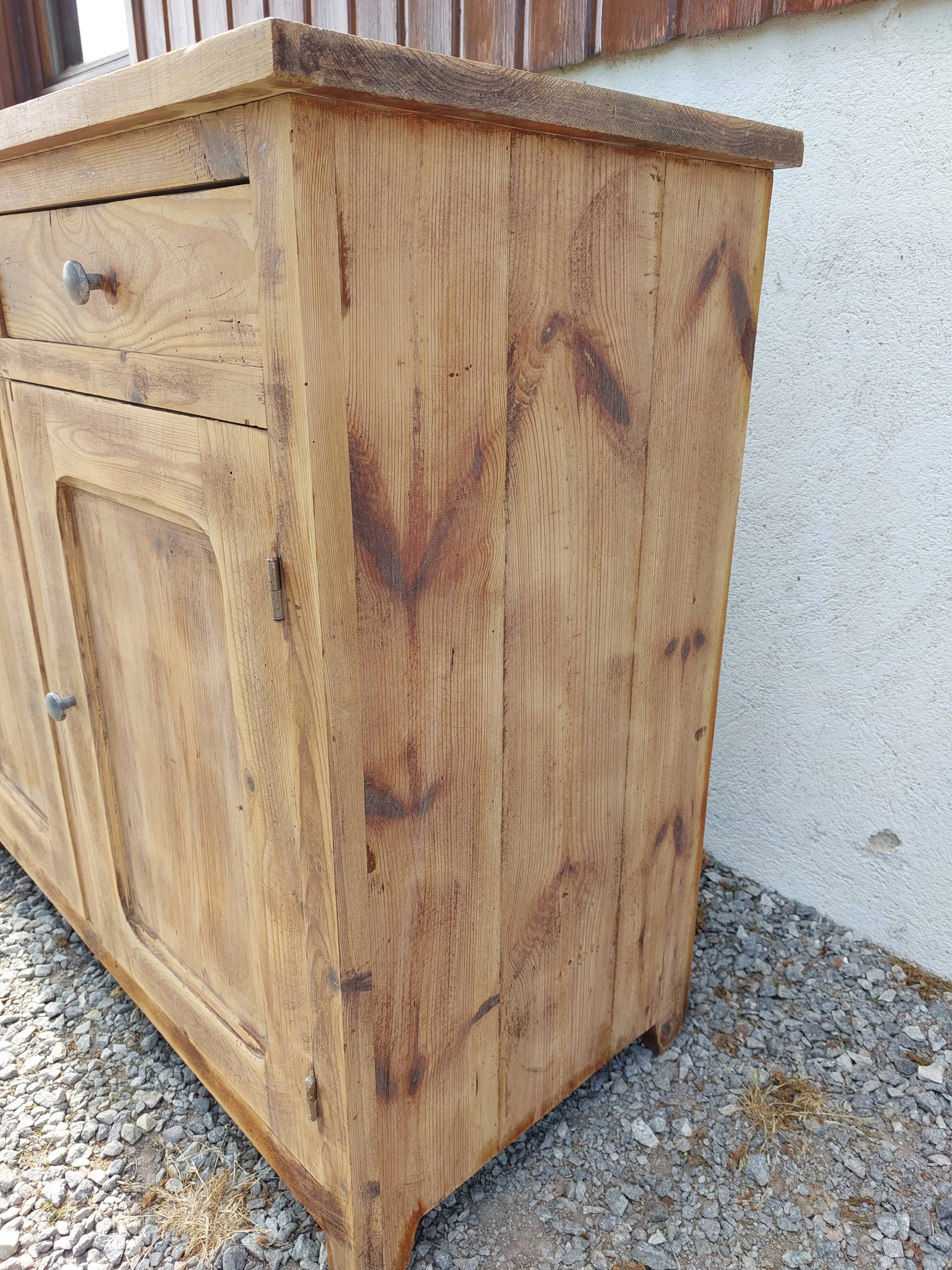 Sanded Parisian buffet