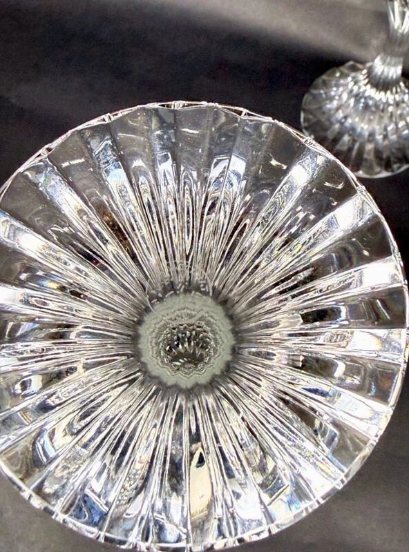 Set of 2 Baccarat Masséna champagne flutes.