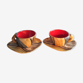 2 déjeuners décorés façon faux bois tasses avec soucoupes, signés VALLAURIS