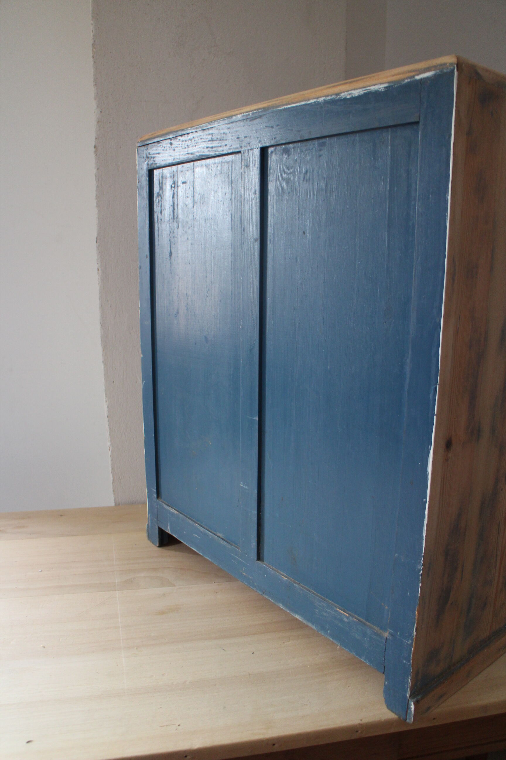 Meuble de rangement parisien bois brut