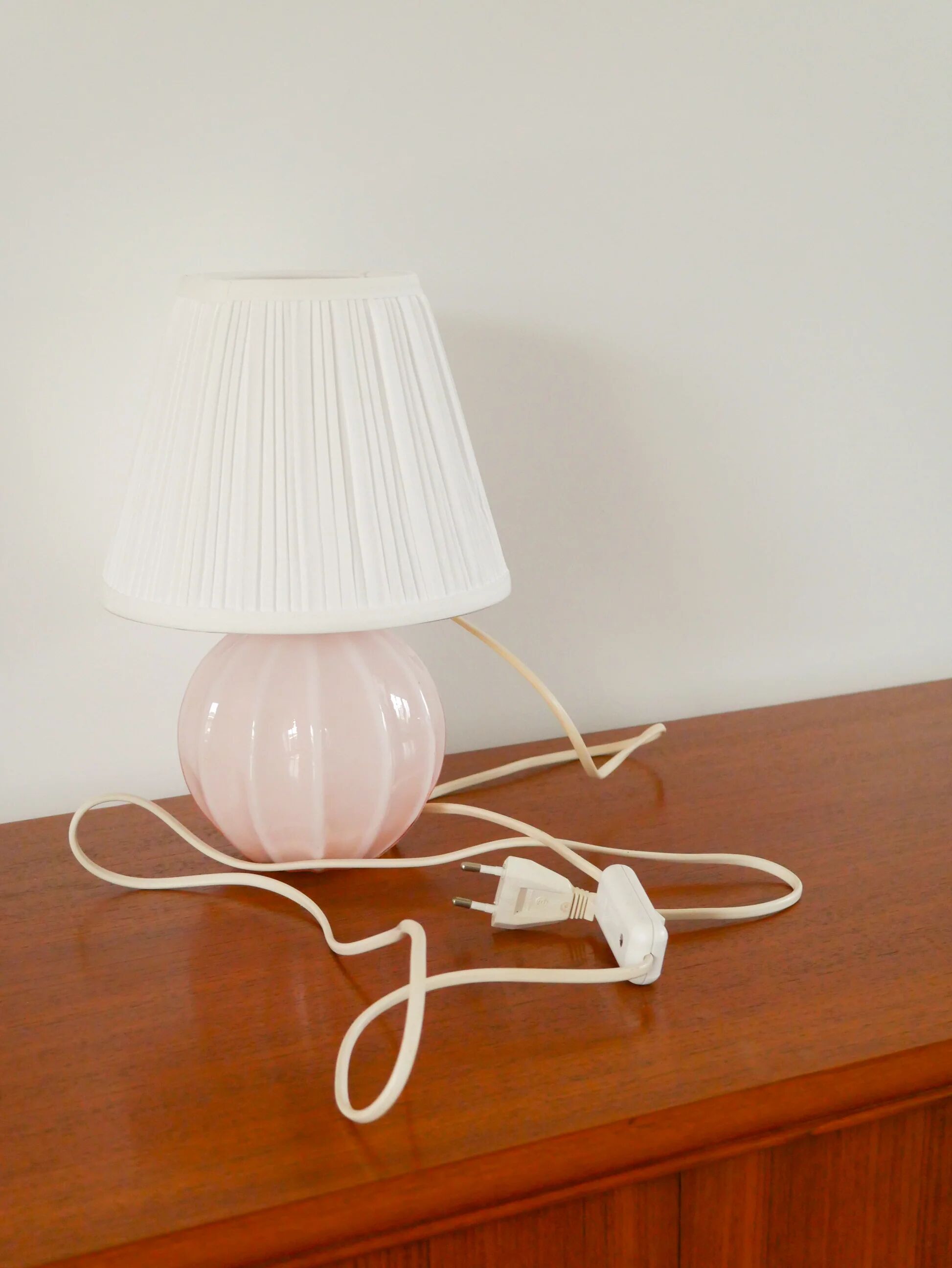 Facetted pink opaline table lamp, Art Deco, 1930.