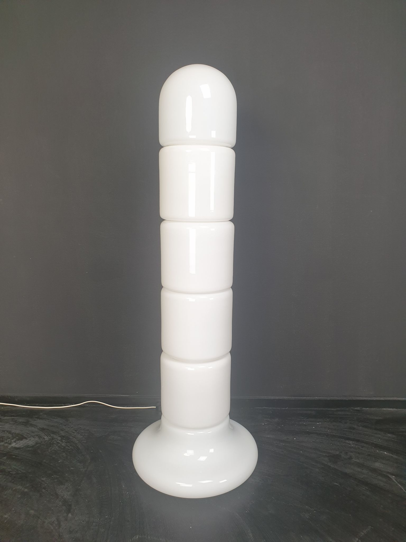 Italian opaline glass zea floor lamp by Salocchi for Lumenform, 1970s
