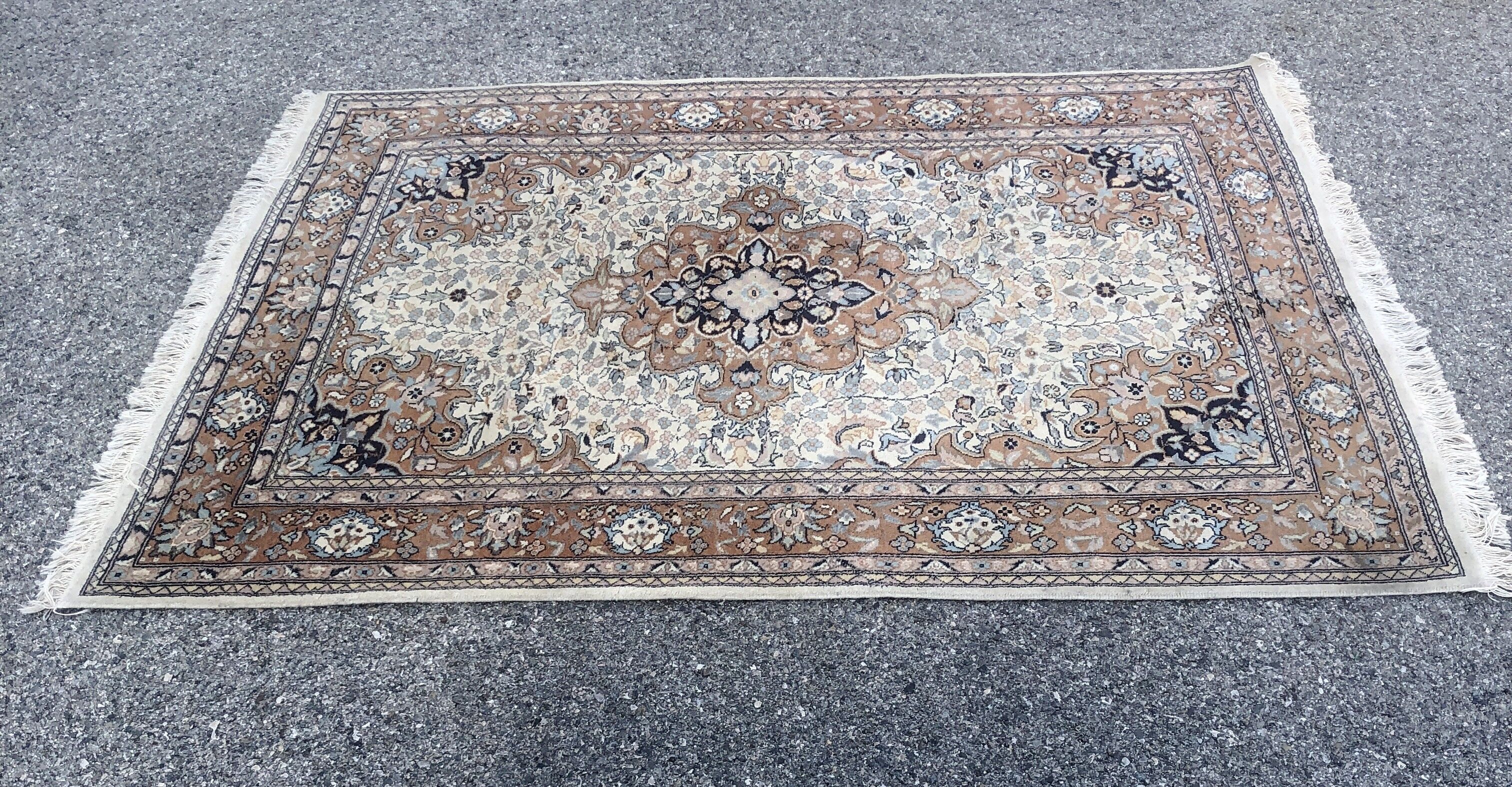 Oriental carpet Punjab India. Handmade: 1.26 X 1.64 m
