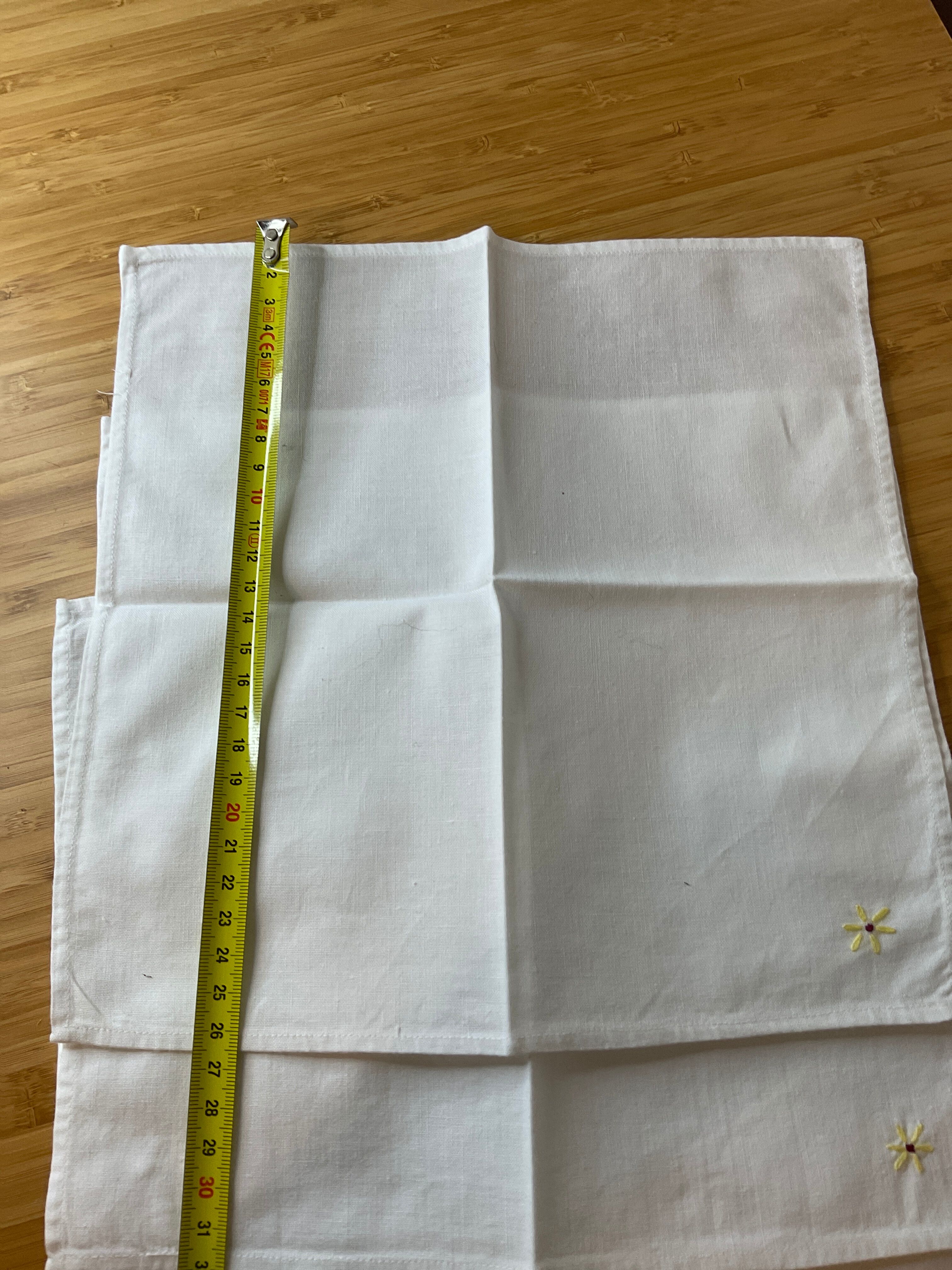 4 embroidered napkins