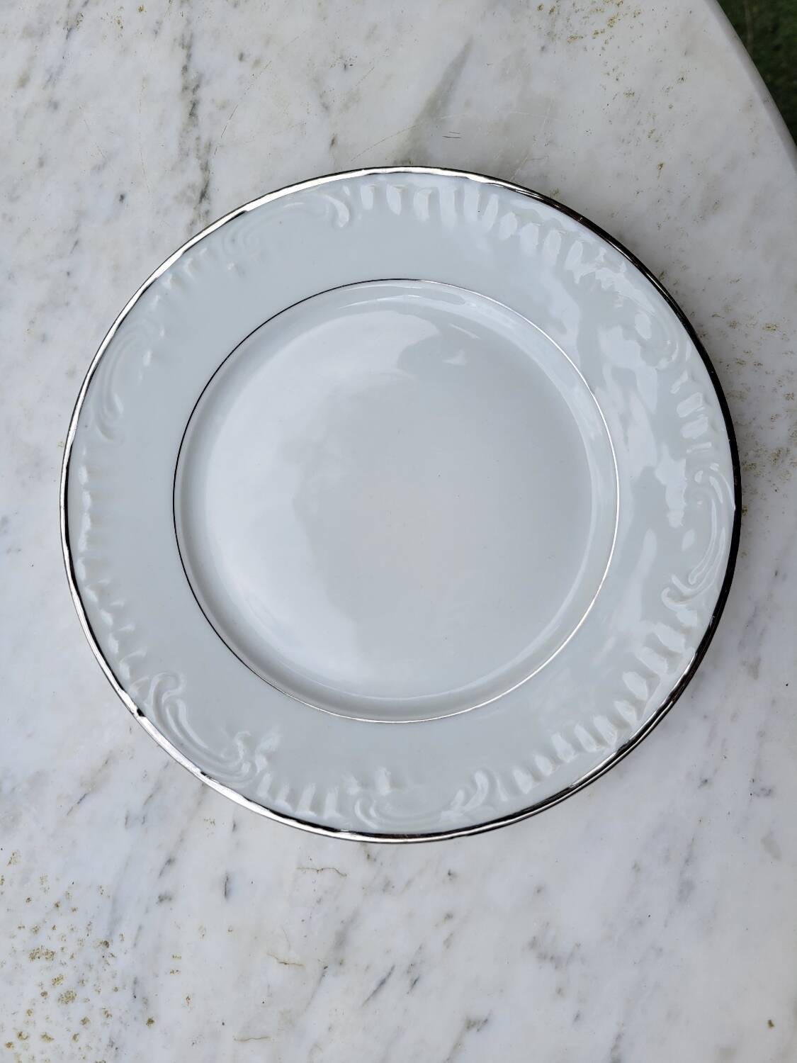 Silver-edged dessert service and its dish