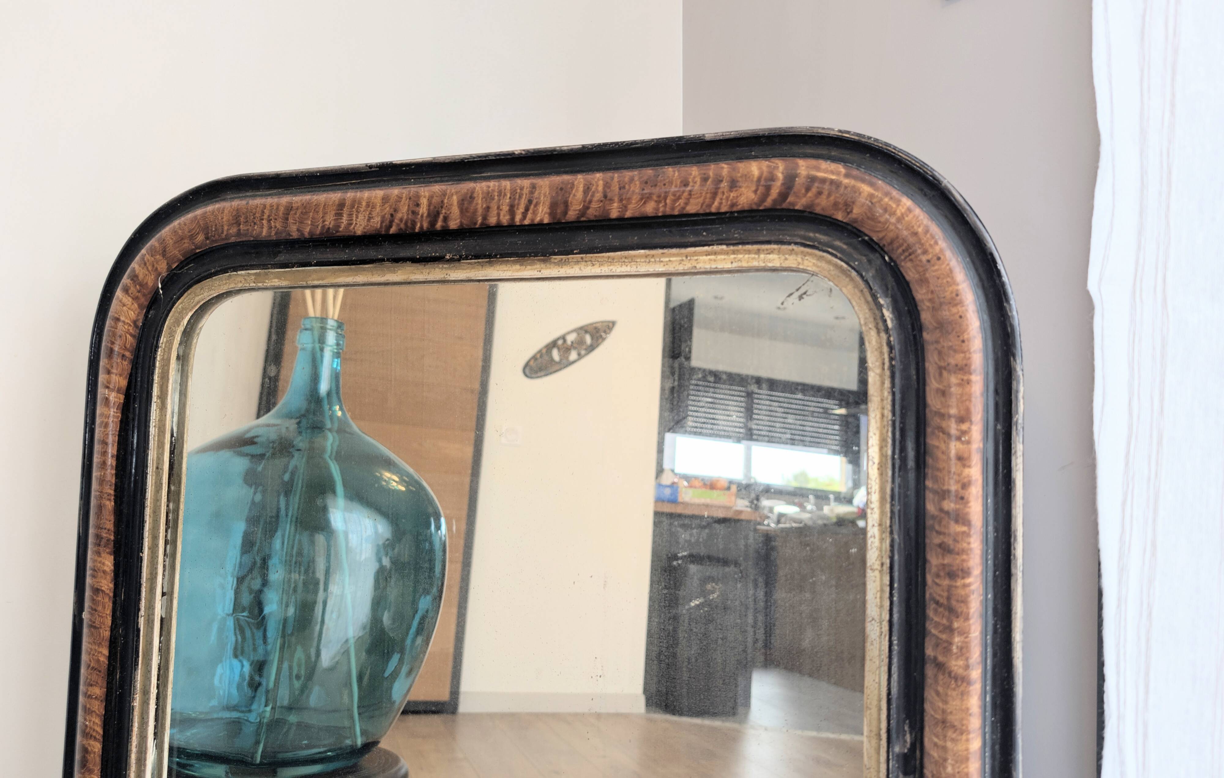 Louis-Philippe style mirror in black and gold flame wood - 96 x 66 cm