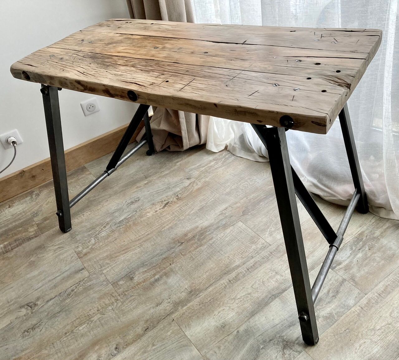 Wooden set and metal legs