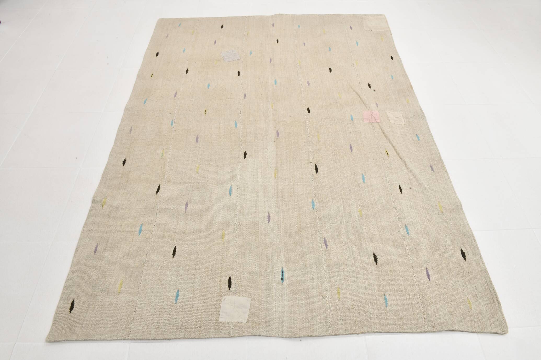 Tapis Kilim Minimaliste Beige Naturel à Motifs Ethniques, 164x225 Cm
