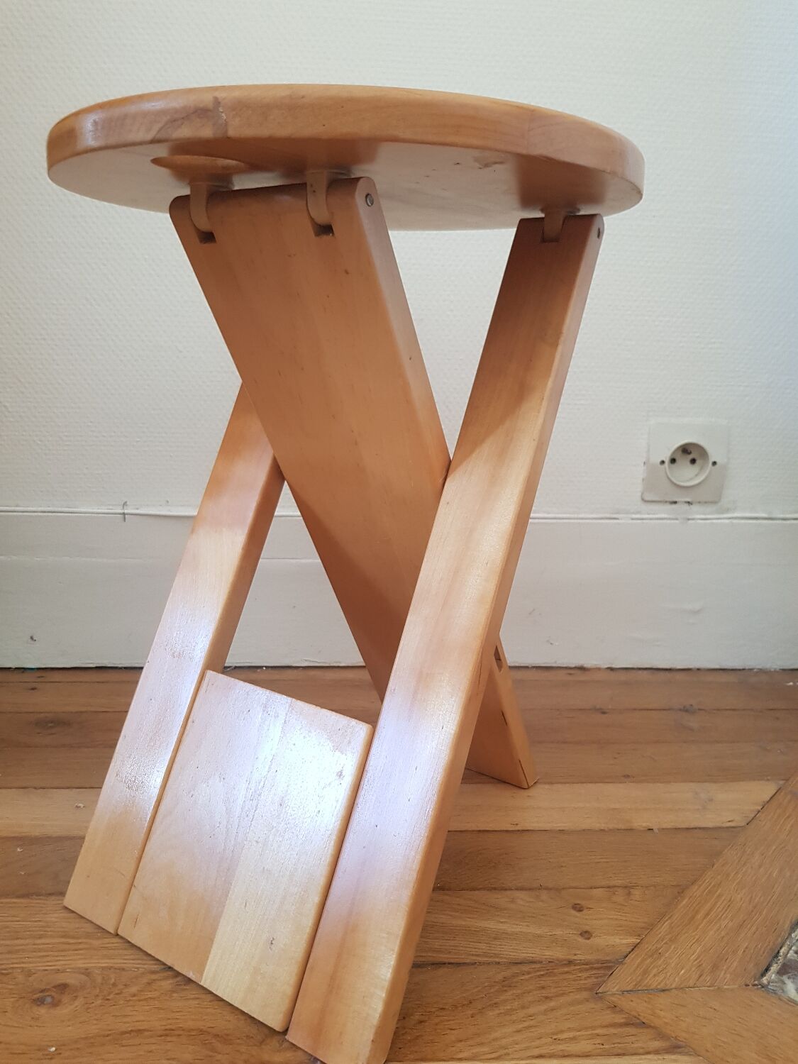 Suzy stool by Adrian Reed