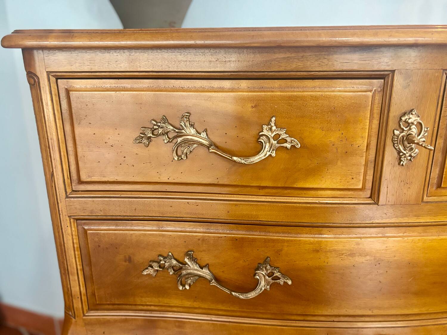 Commode style Louis XV en chêne massive