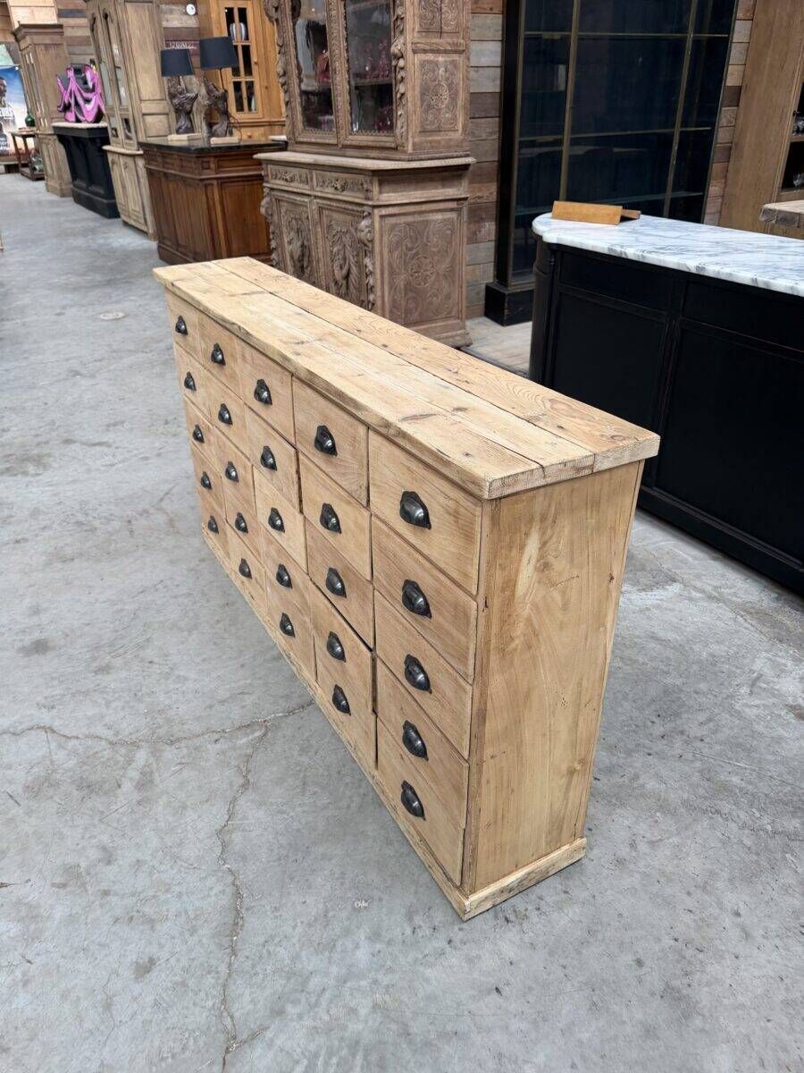 Workshop furniture in beech from the early 20th century.