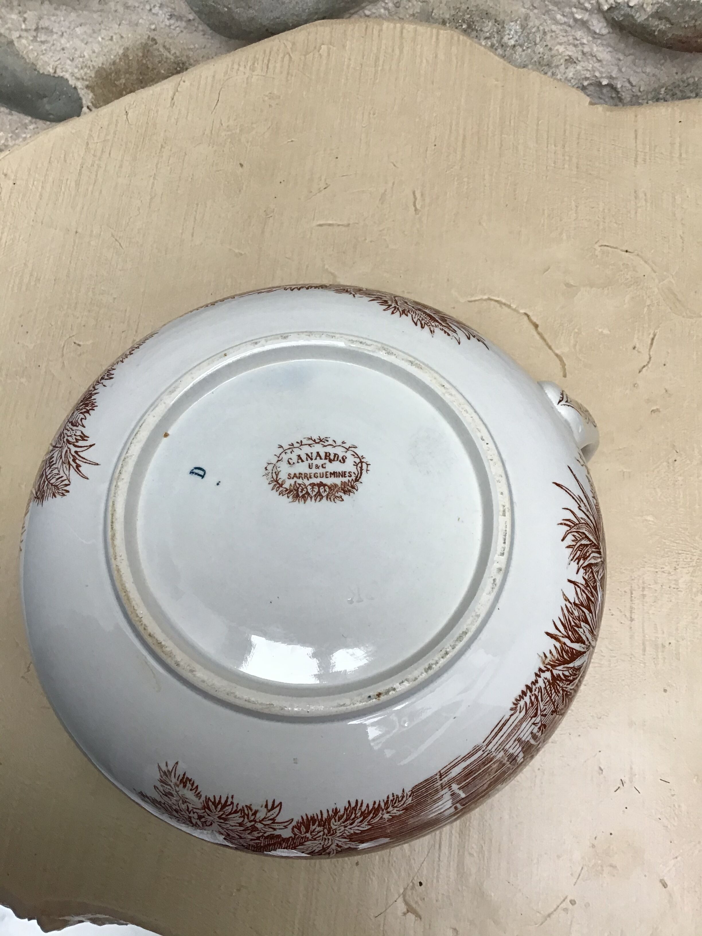 Broc toilet in earthenware