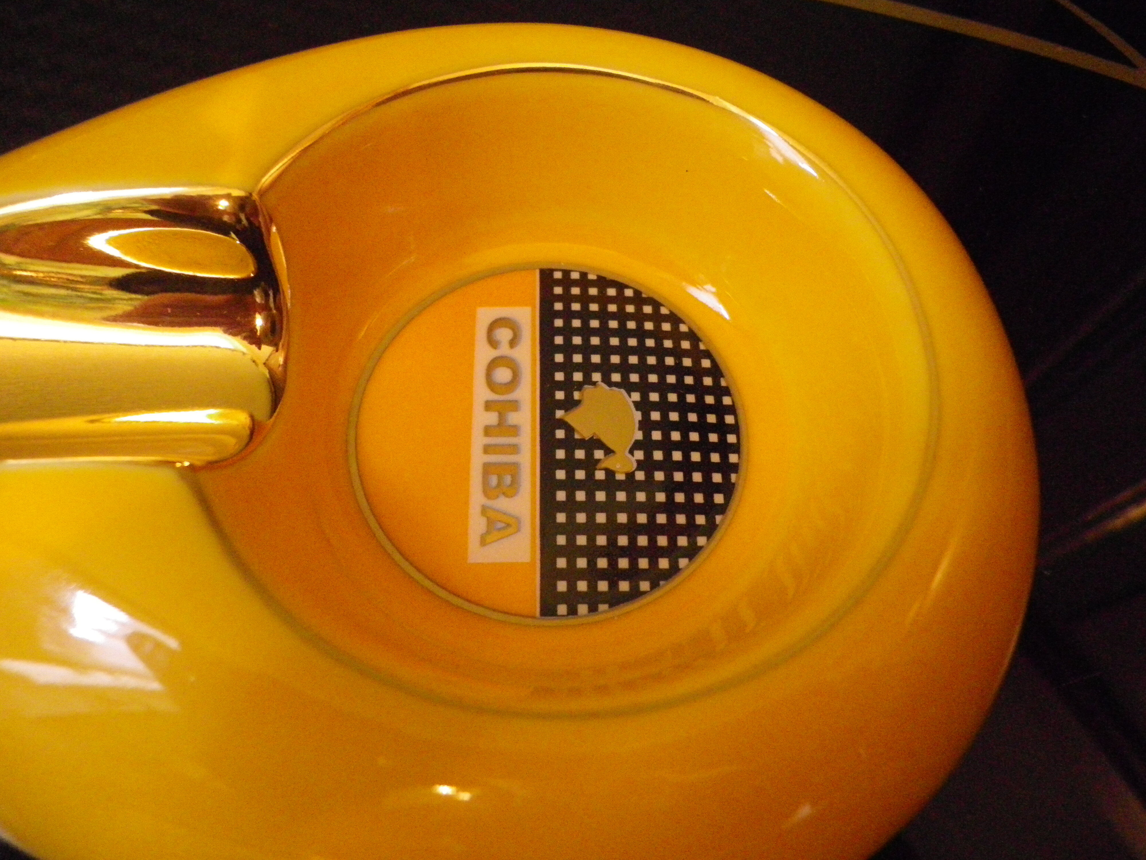 Ashtray Cohiba, design, glazed porcelain, origin Cuba