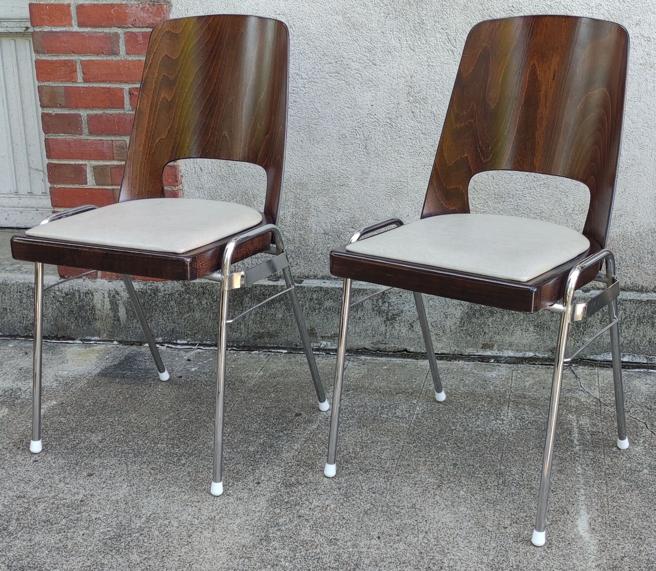 Series of 6 stackable chairs Baumann model Manhattan