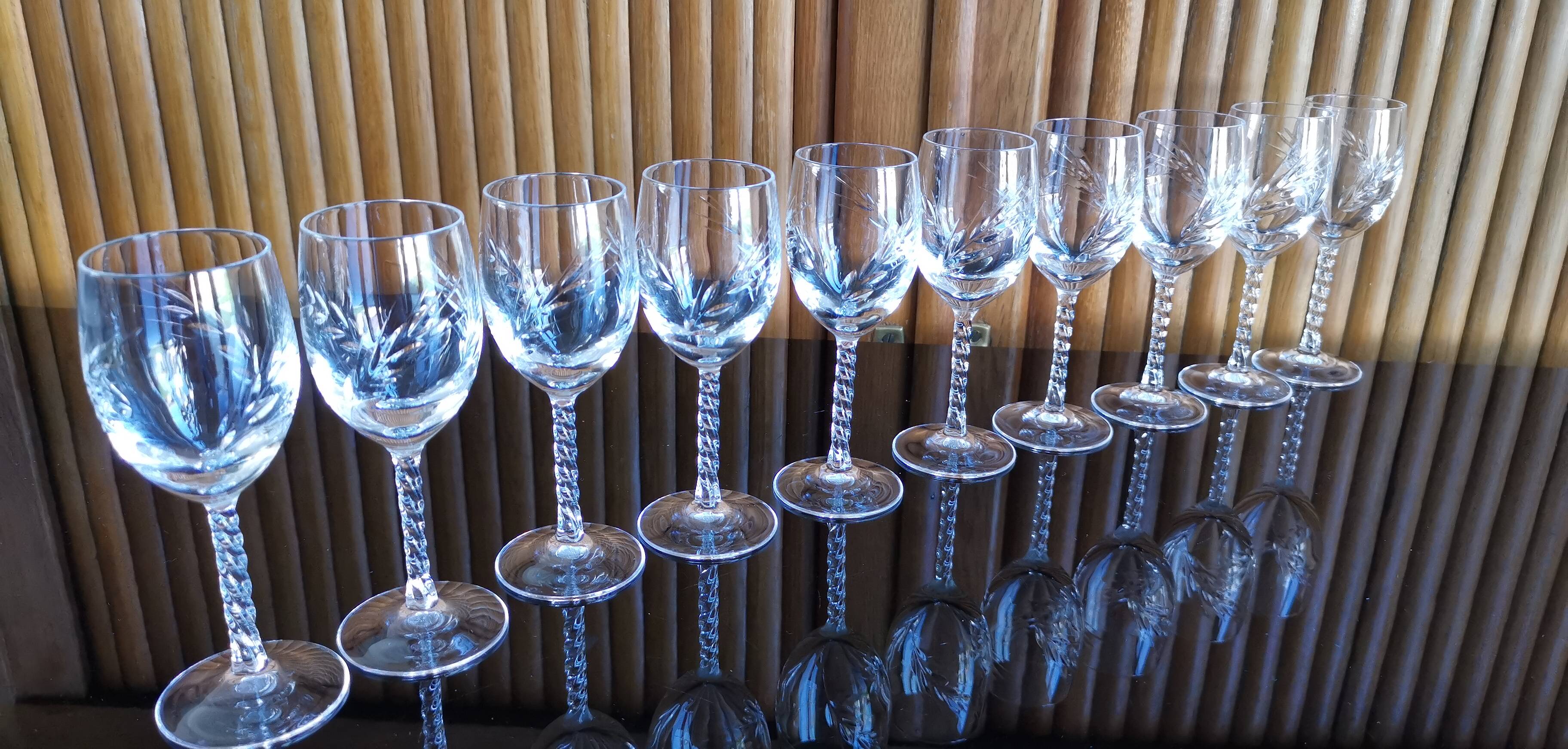 Set of 10 cut crystal liqueur glasses with twisted base and Arques crystal spikes