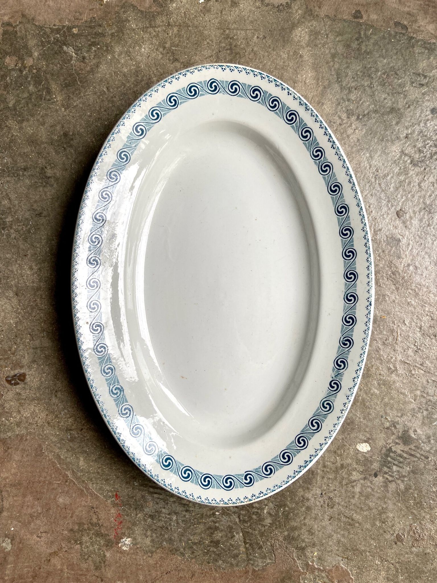 Plat ovale St Amand & Hamage en terre de fer, service "Rachel"