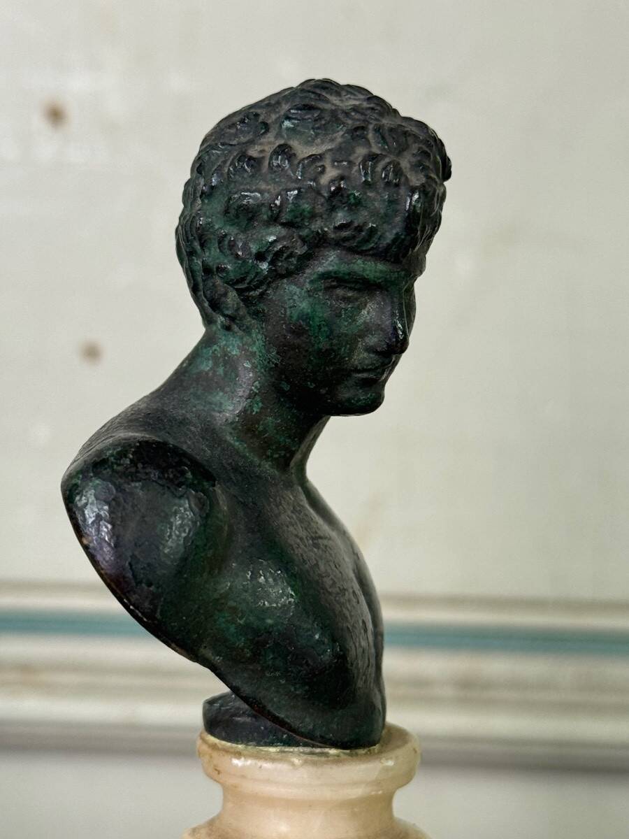 Two bronze busts in the style of the antique, 18th century.