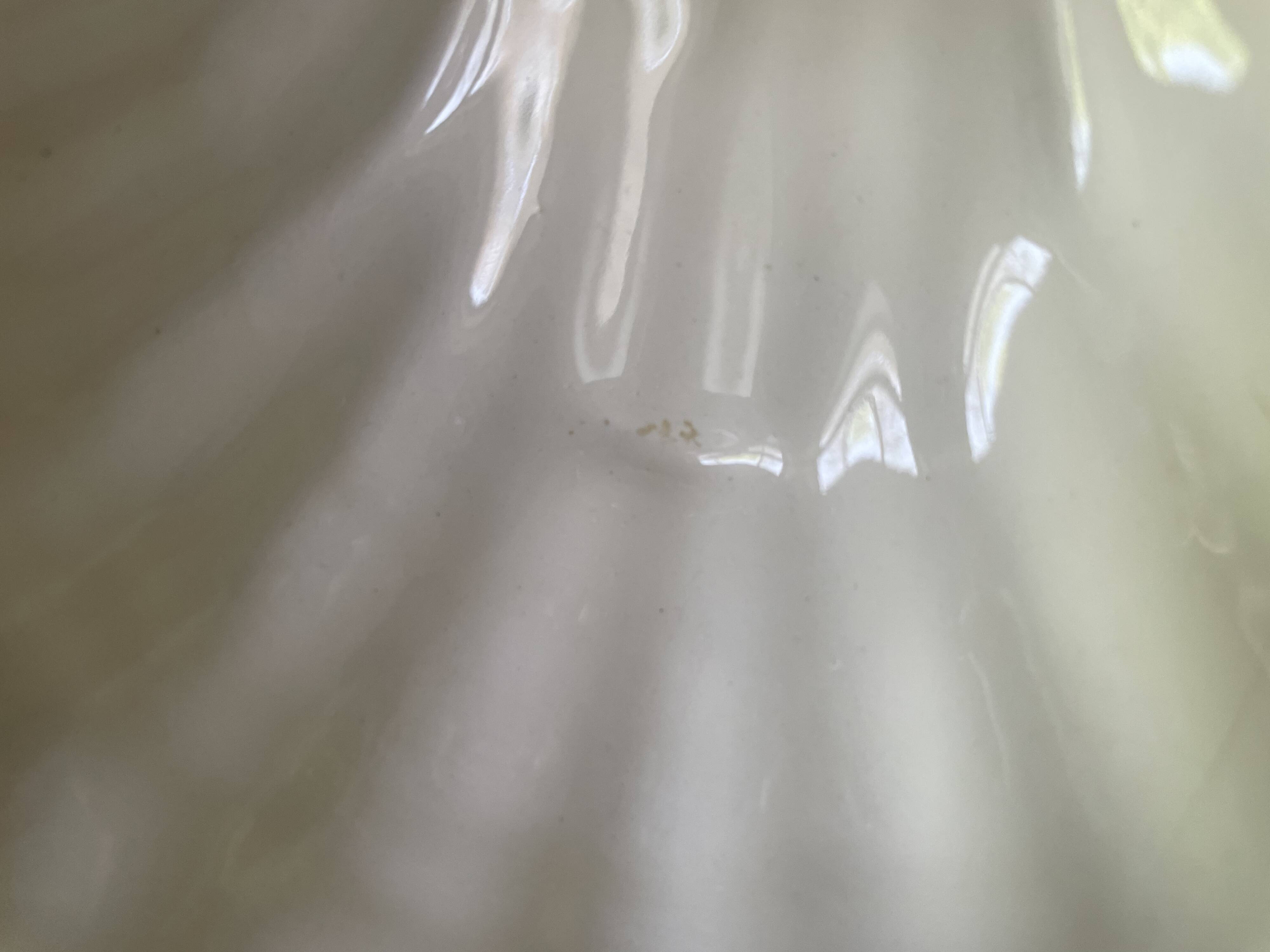 Ceramic shell emptier