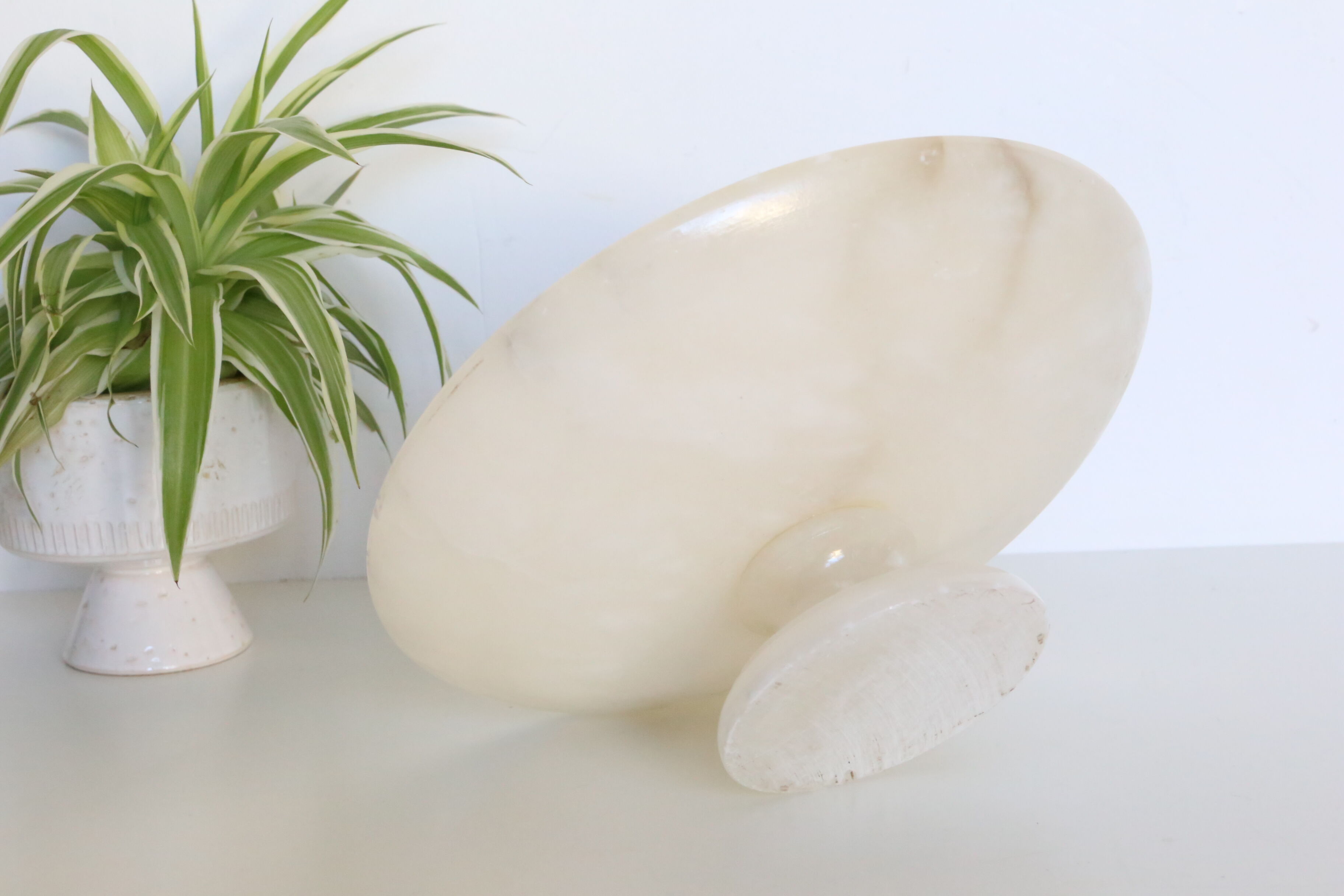 Compotier, flat on alabaster pedestal, 1960