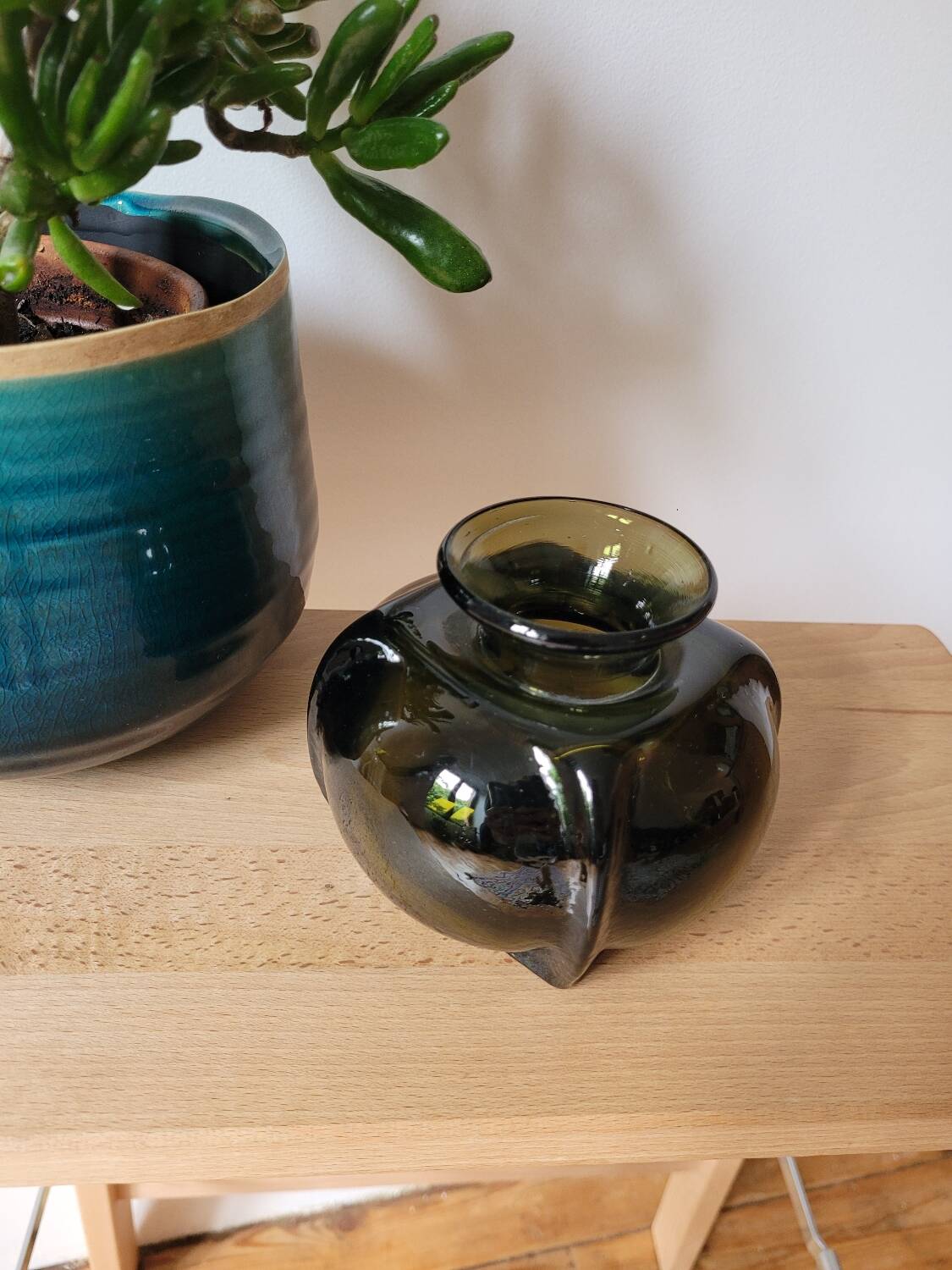 Round smoked glass vase