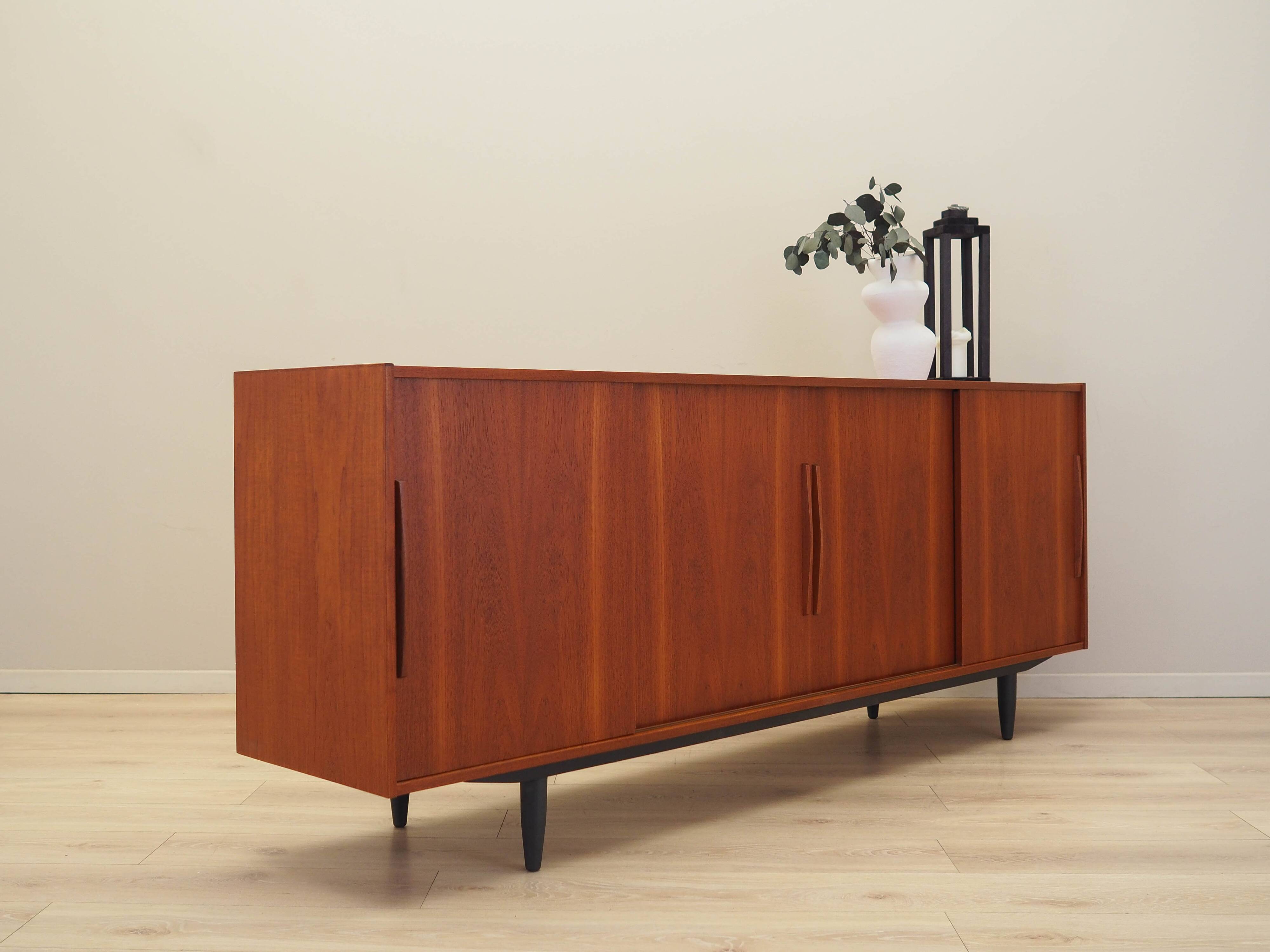 Buffet en teck, design danois, années 1970, fabricant : Danemark