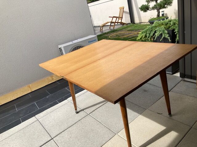 Table year 50 called "poker table"