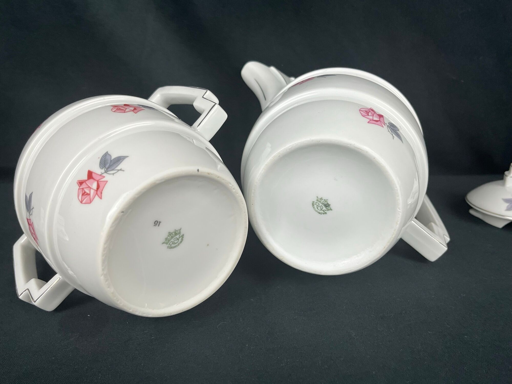 Cafetière et sucrier art déco en porcelaine vers 1930