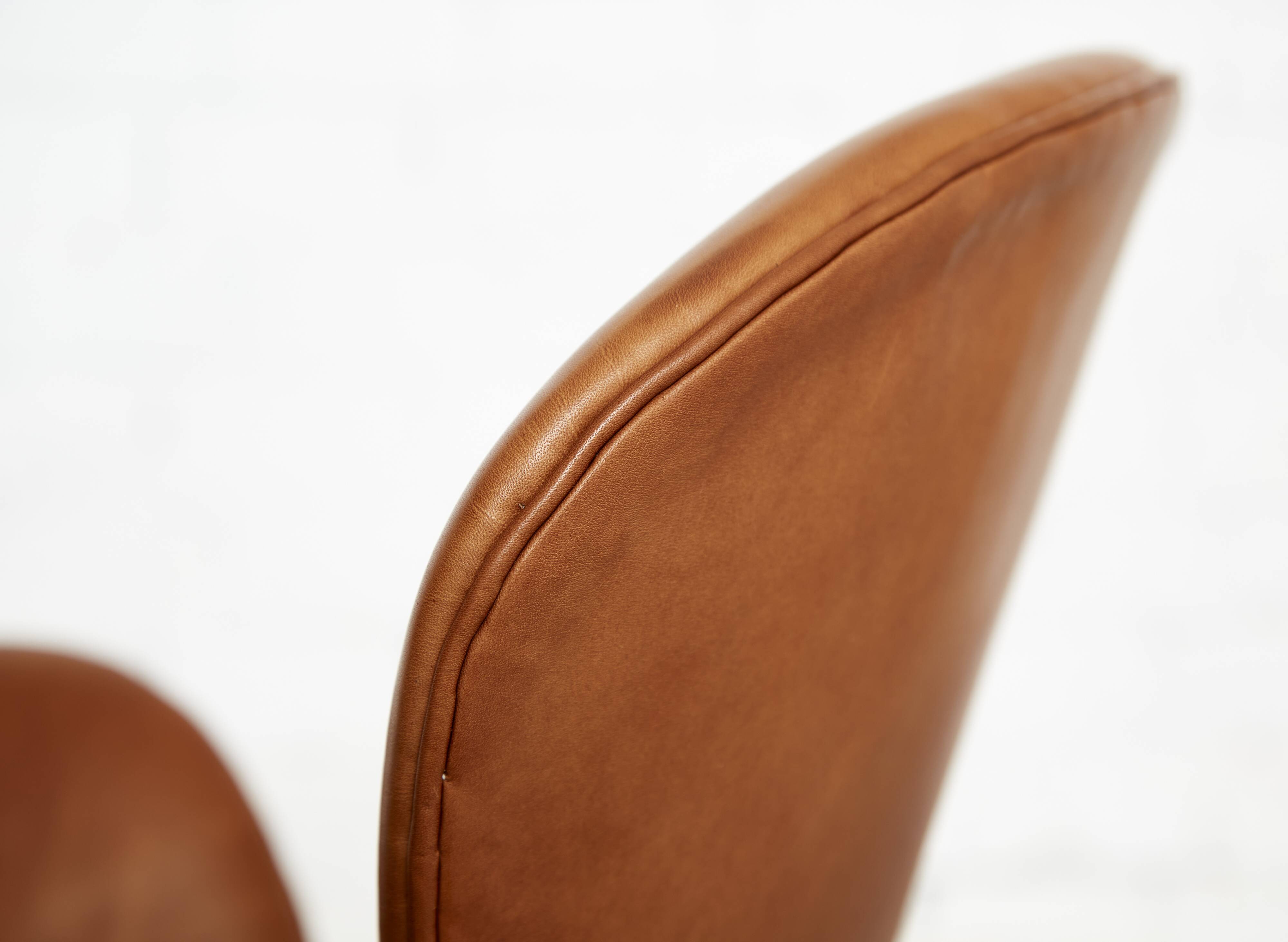 Arne Jacobsen Swan Chair for Fritz Hansen