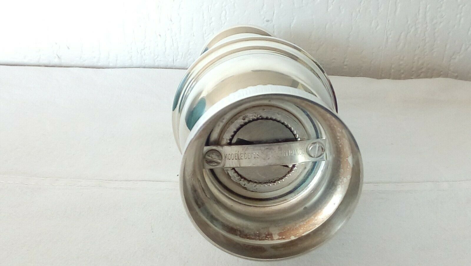 Pepper mill in silver metal